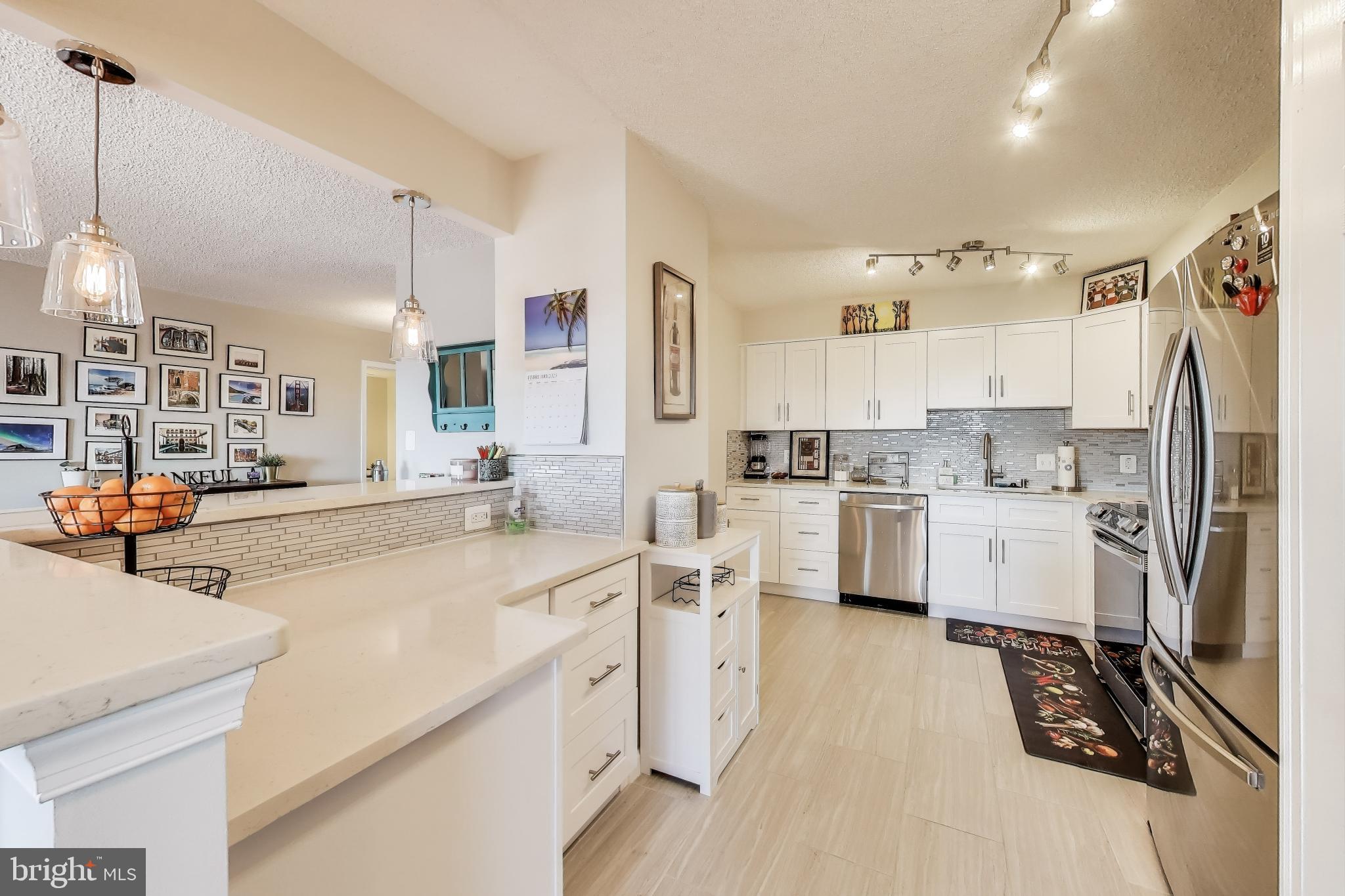 LAKESIDE PLAZA - Residential