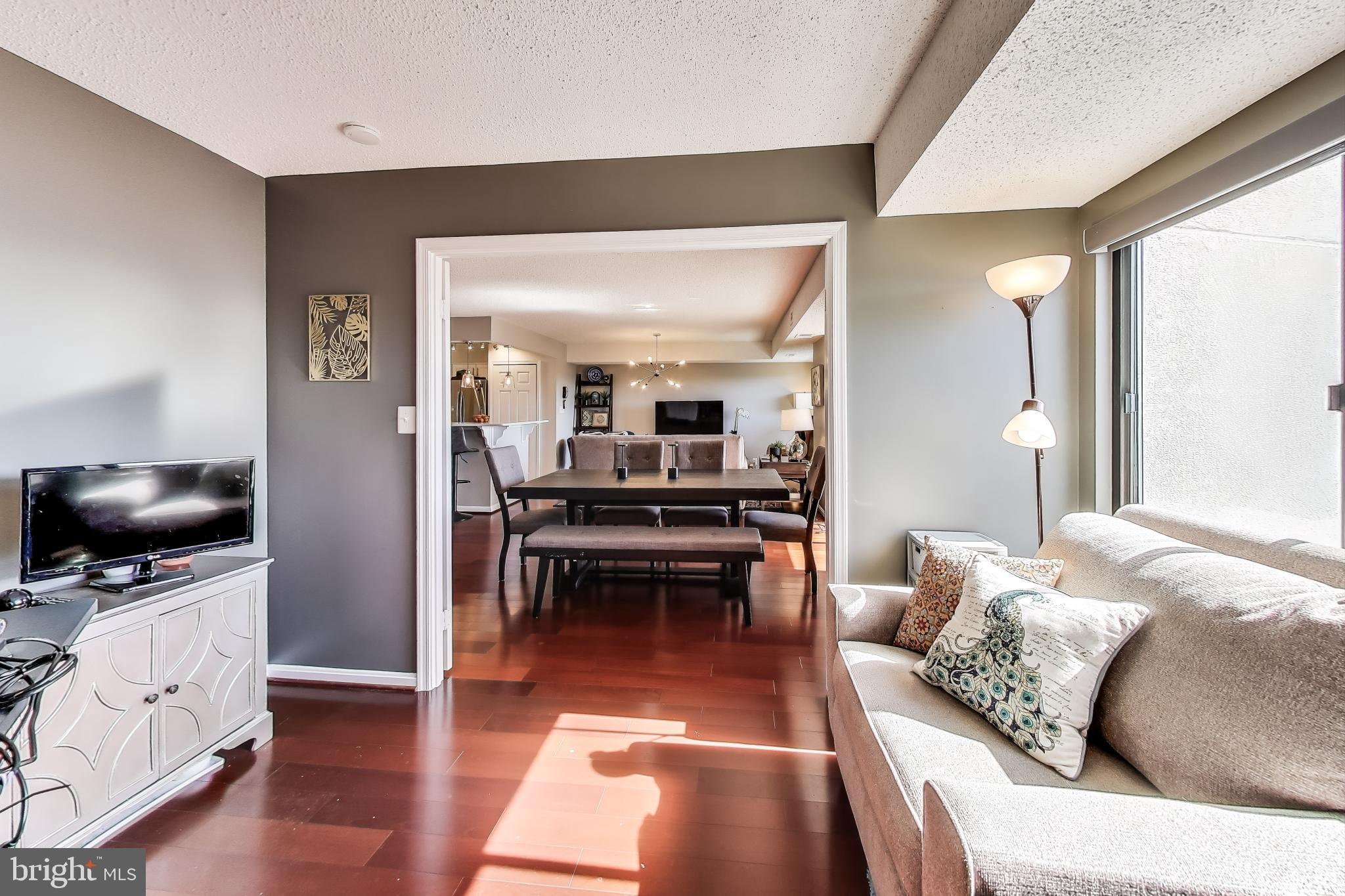 LAKESIDE PLAZA - Residential