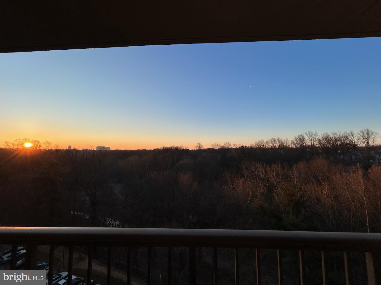 LAKESIDE PLAZA - Residential