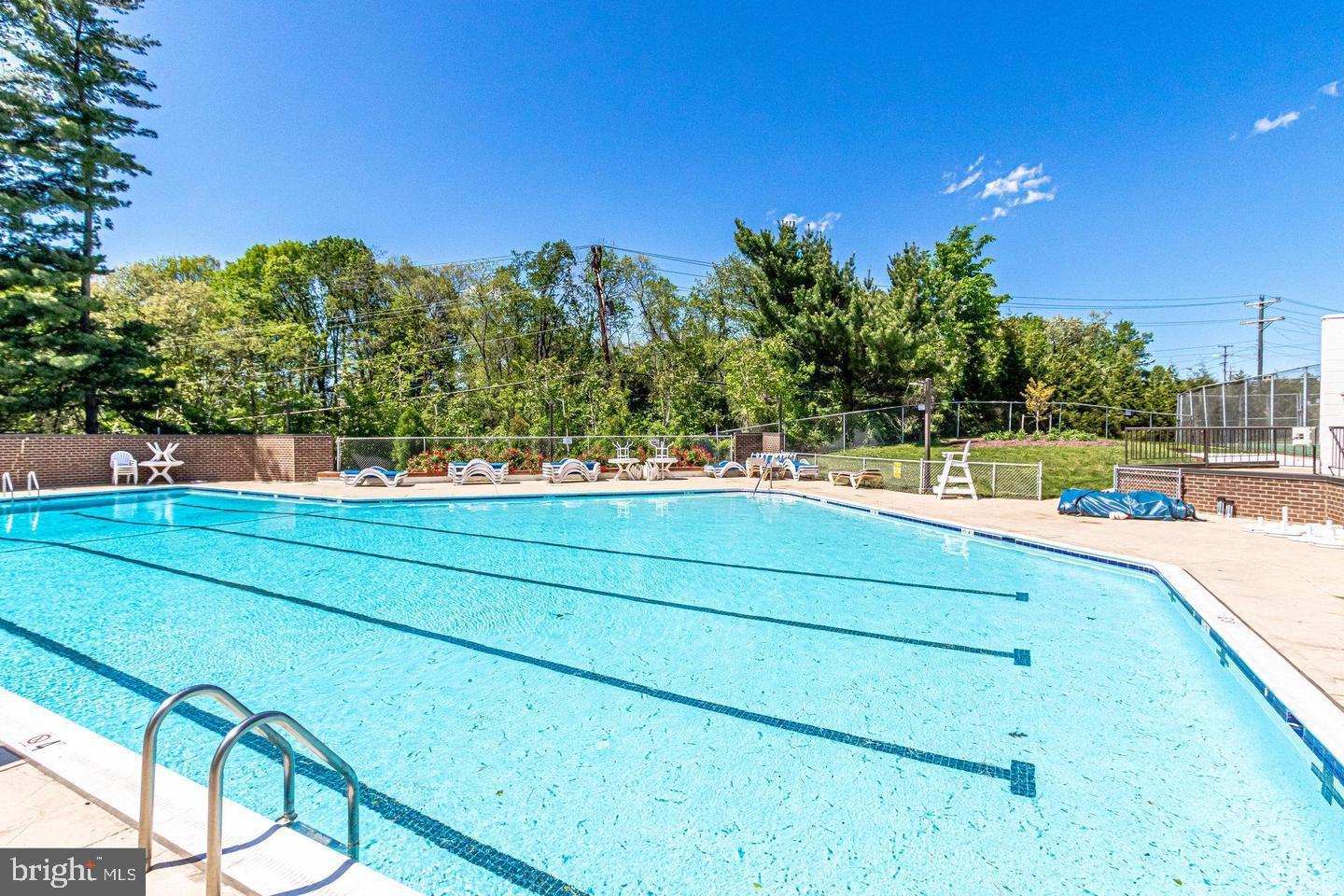 LAKESIDE PLAZA - Residential