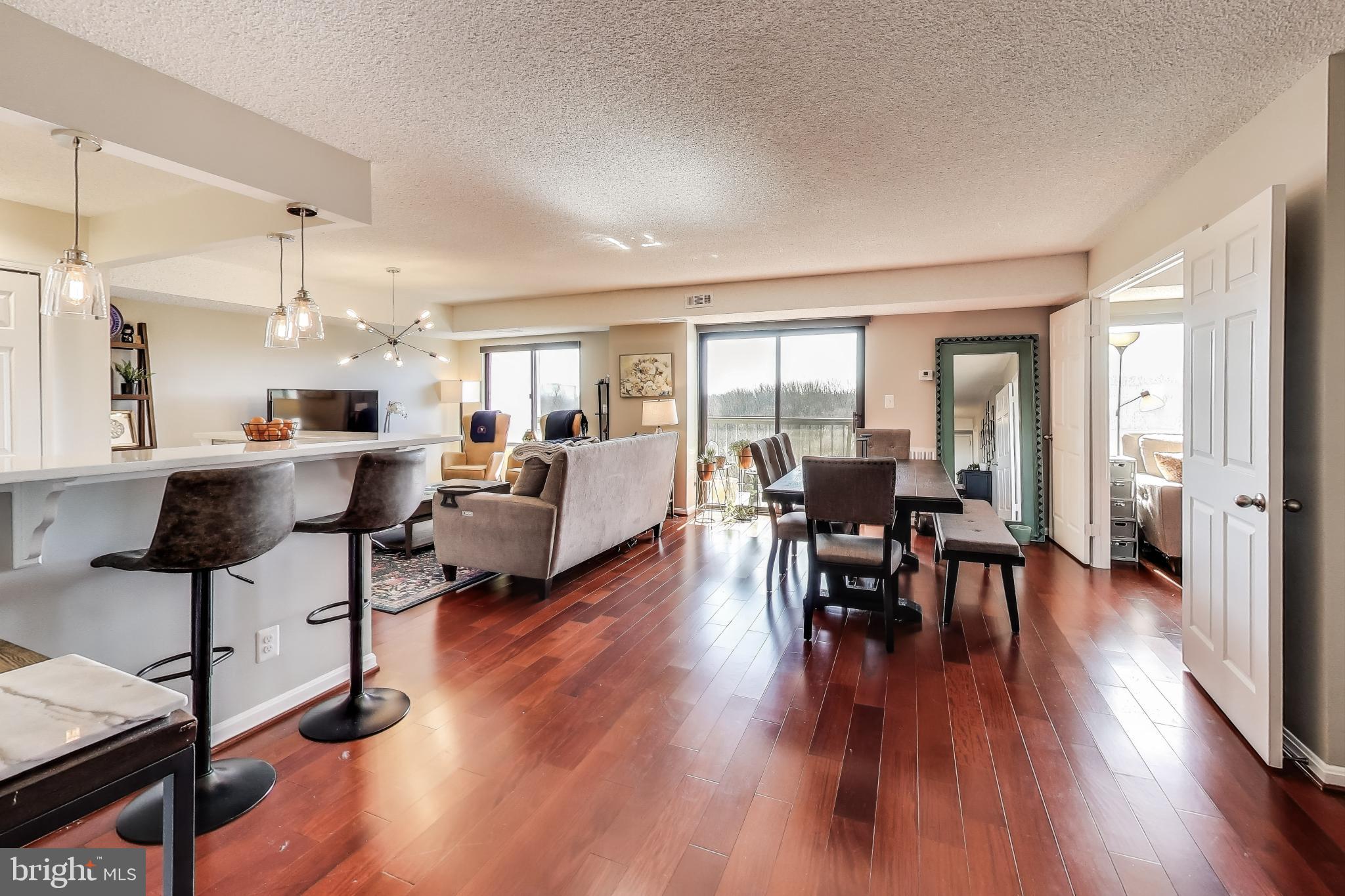 LAKESIDE PLAZA - Residential