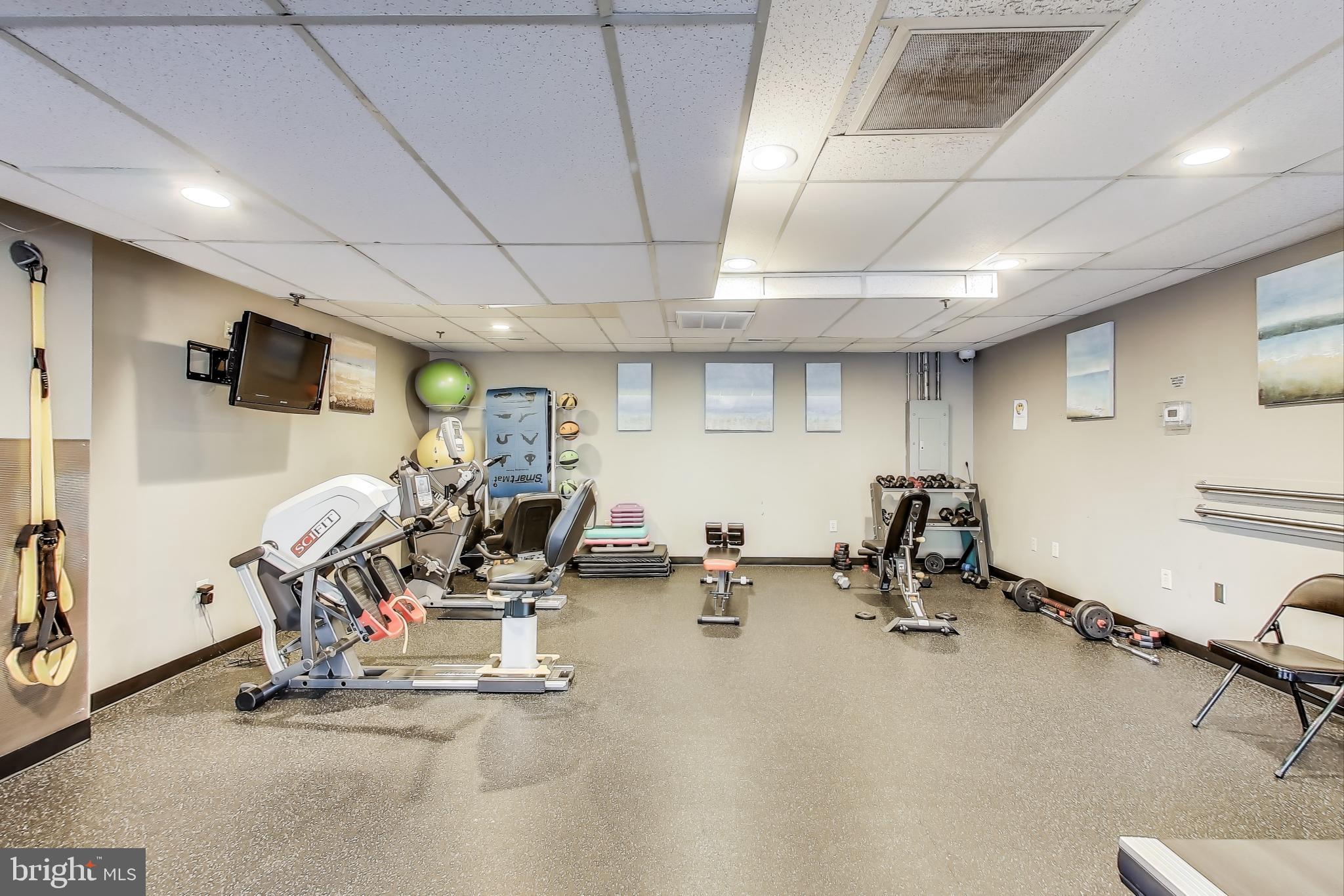 LAKESIDE PLAZA - Residential