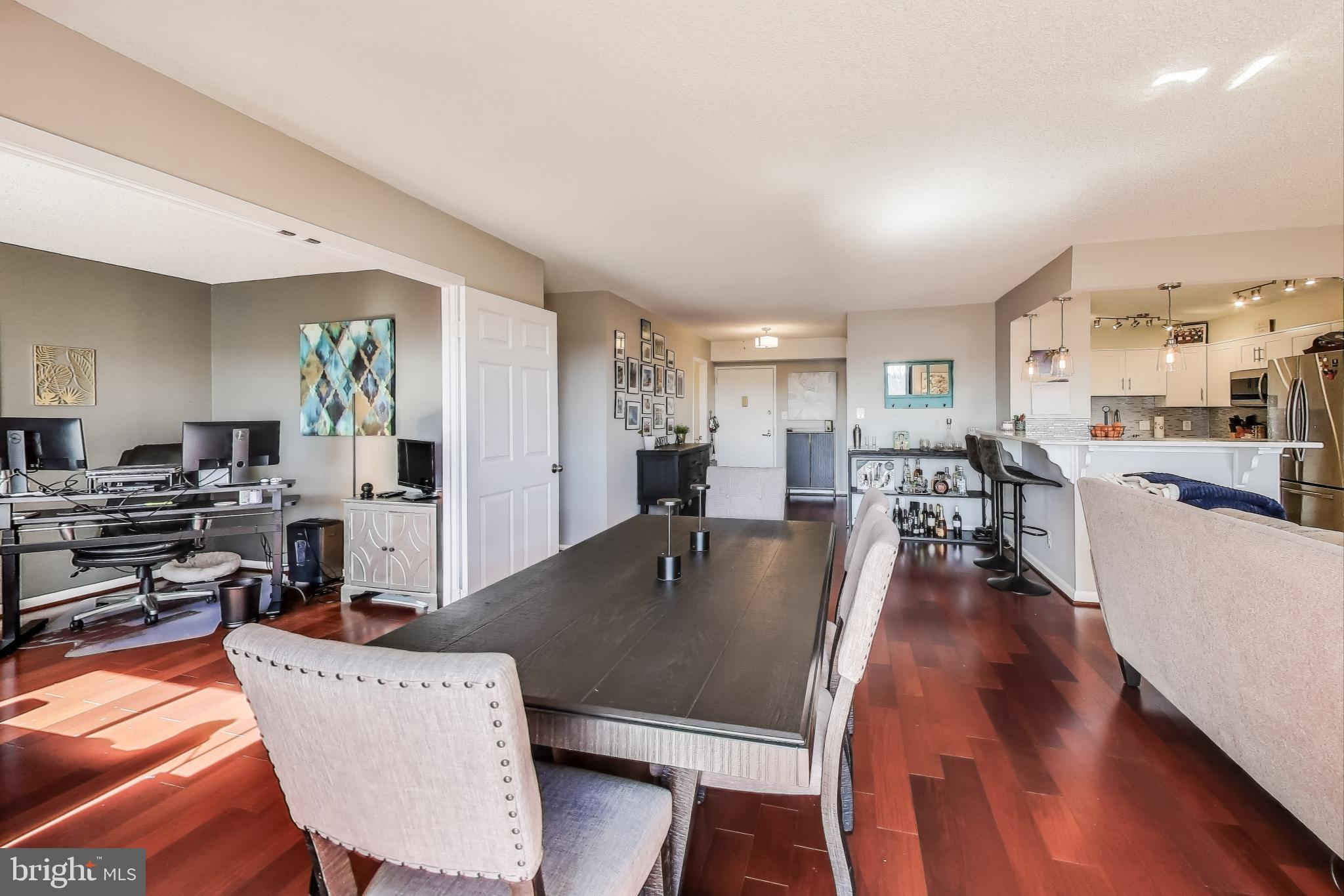 LAKESIDE PLAZA - Residential