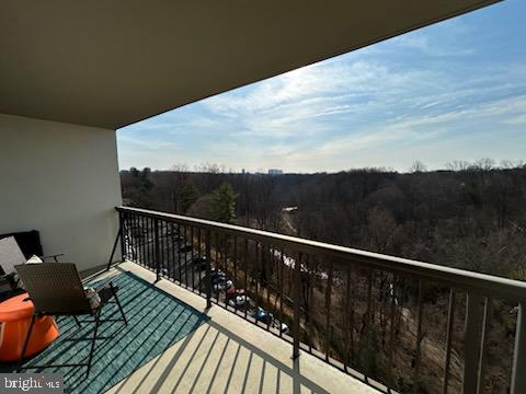 LAKESIDE PLAZA - Residential