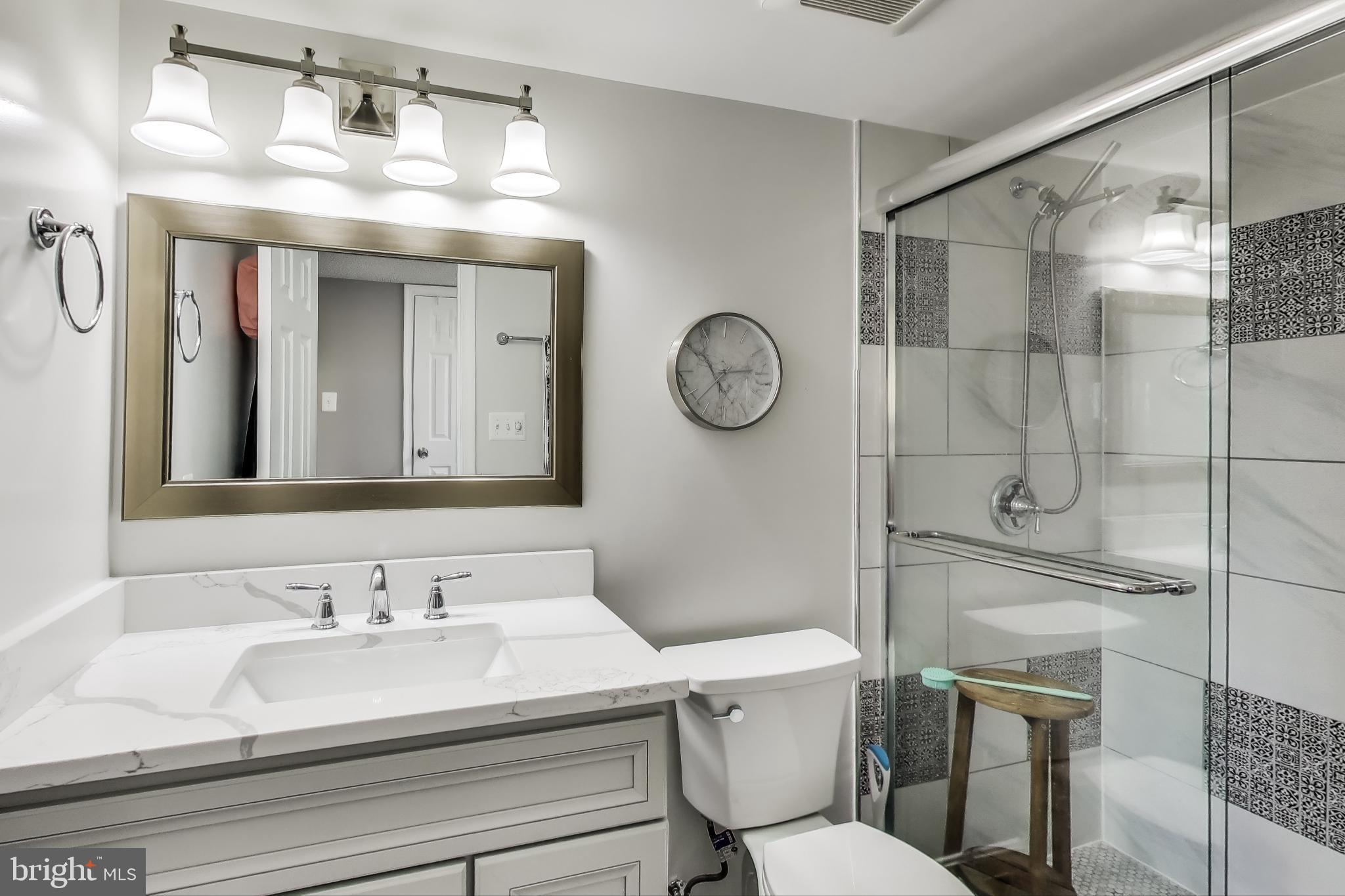 LAKESIDE PLAZA - Residential