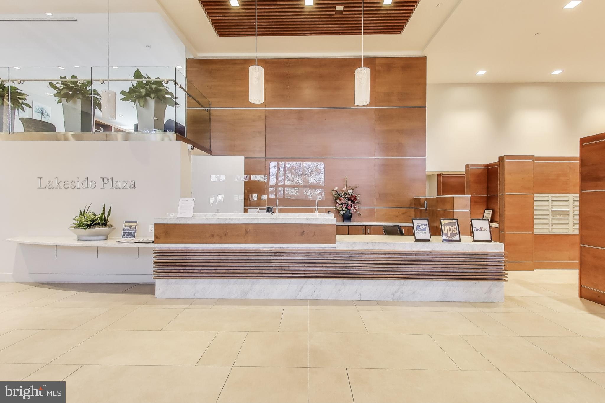 LAKESIDE PLAZA - Residential