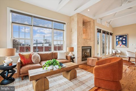 Photo of 37 17th Street SE, WASHINGTON, DC 20003 (MLS # DCDC2240288)