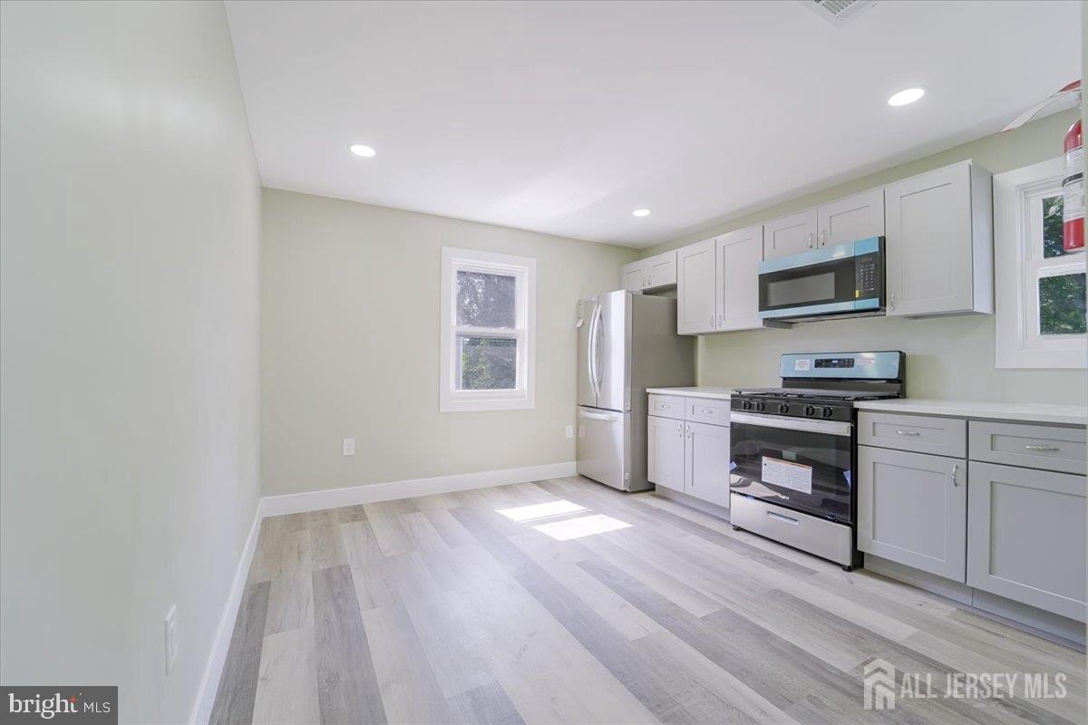 951 AMBOY AVENUE 953
