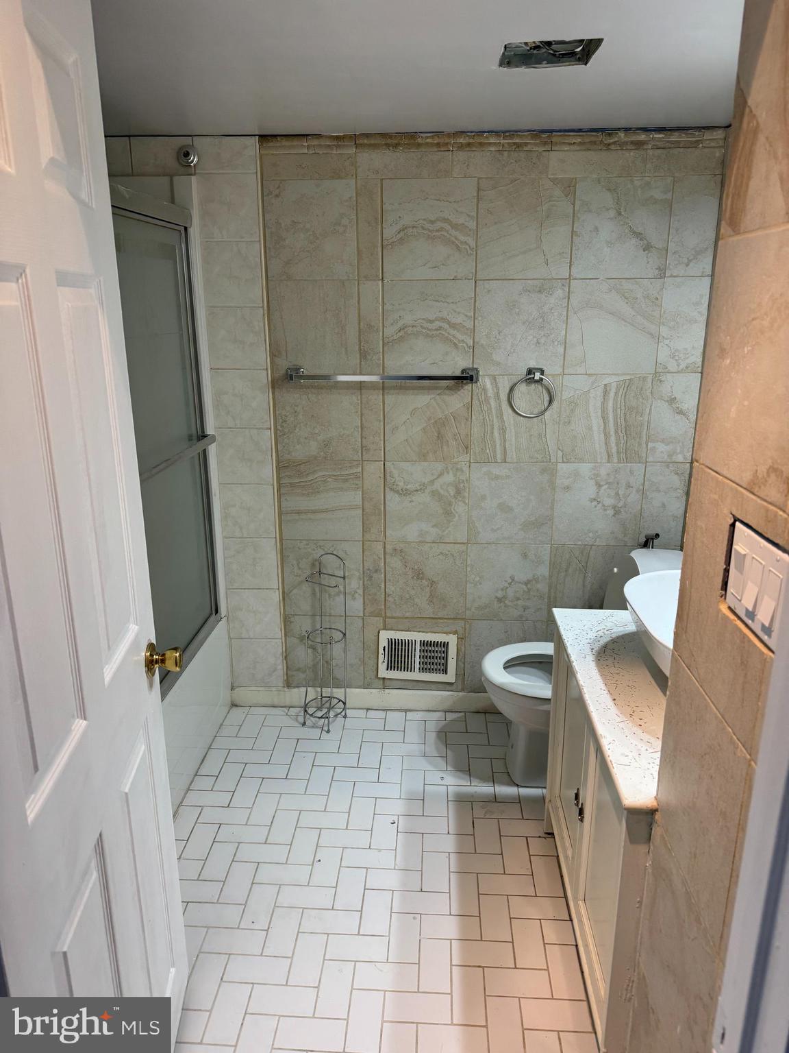 QUEENS PARK - Residential