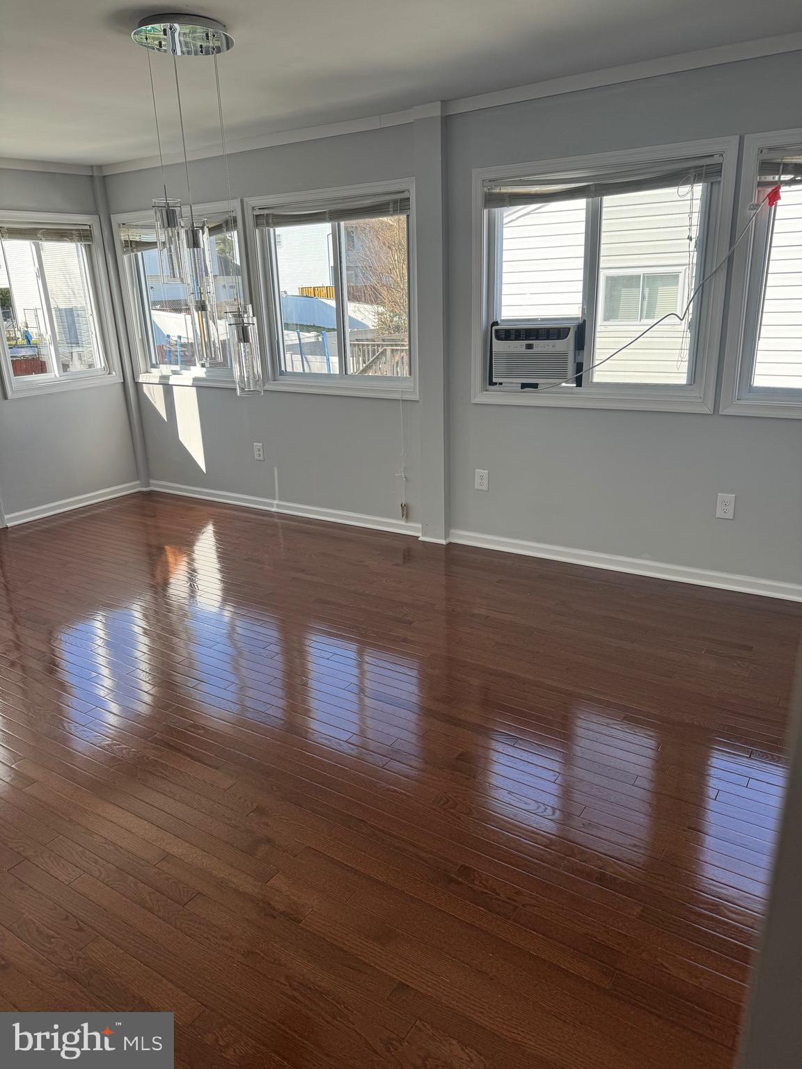 QUEENS PARK - Residential