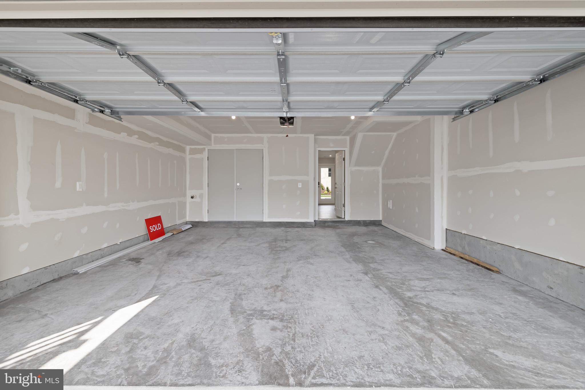 INNOVATION TOWN CENTER - Residential Lease