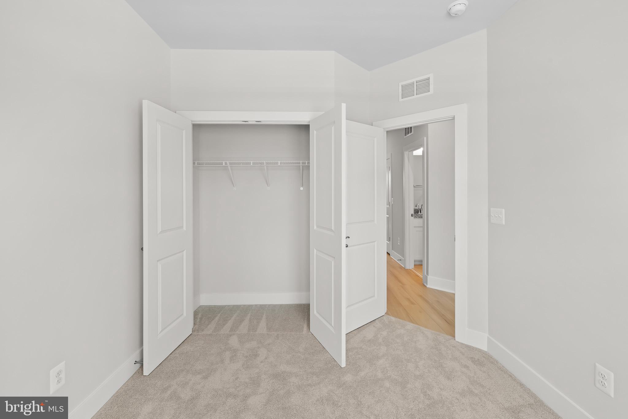 INNOVATION TOWN CENTER - Residential Lease