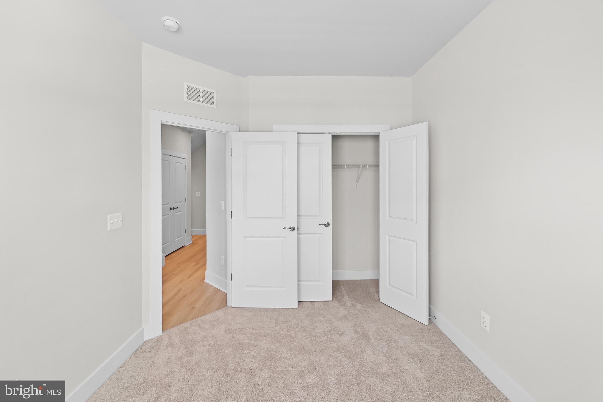 INNOVATION TOWN CENTER - Residential Lease