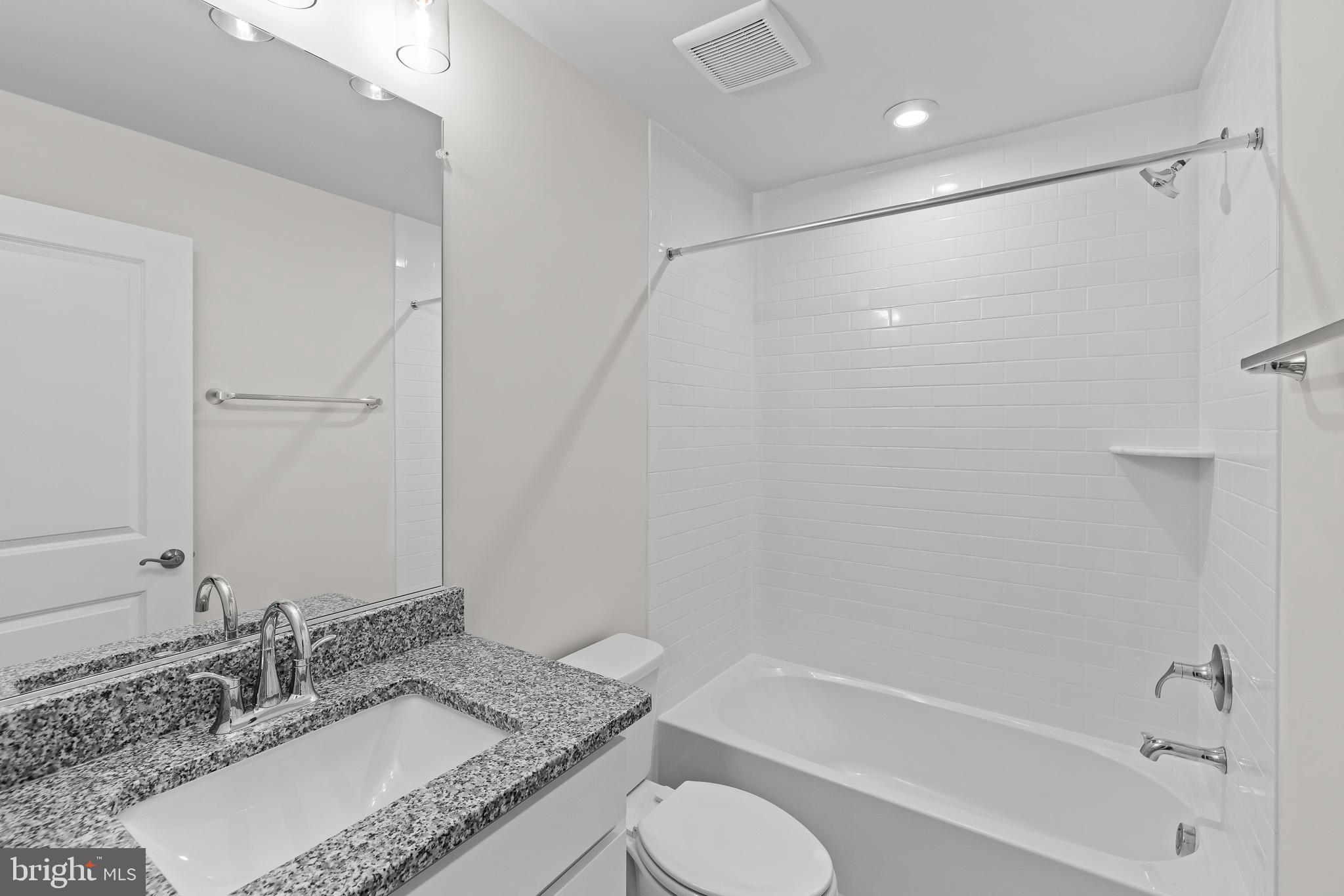 INNOVATION TOWN CENTER - Residential Lease