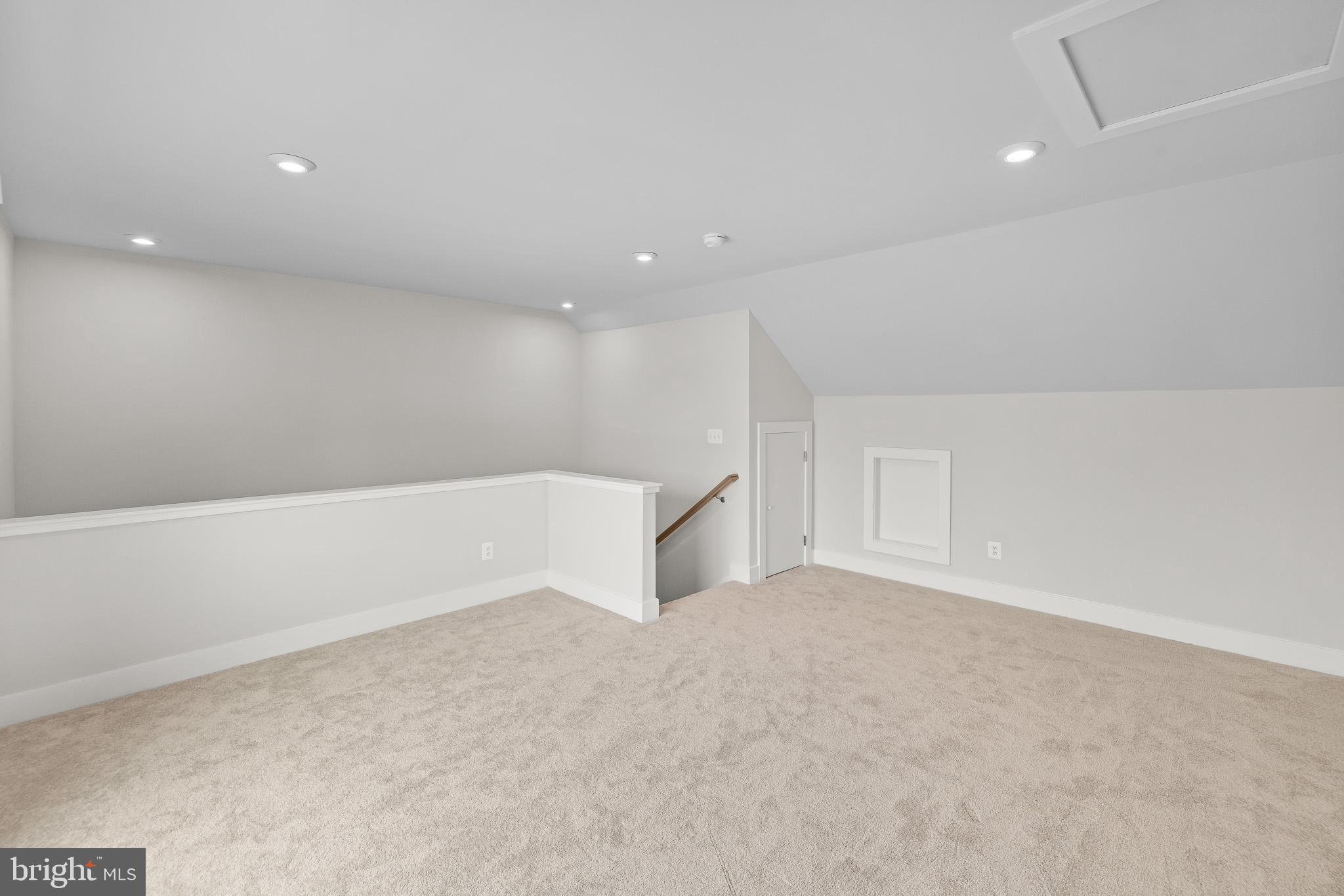 INNOVATION TOWN CENTER - Residential Lease