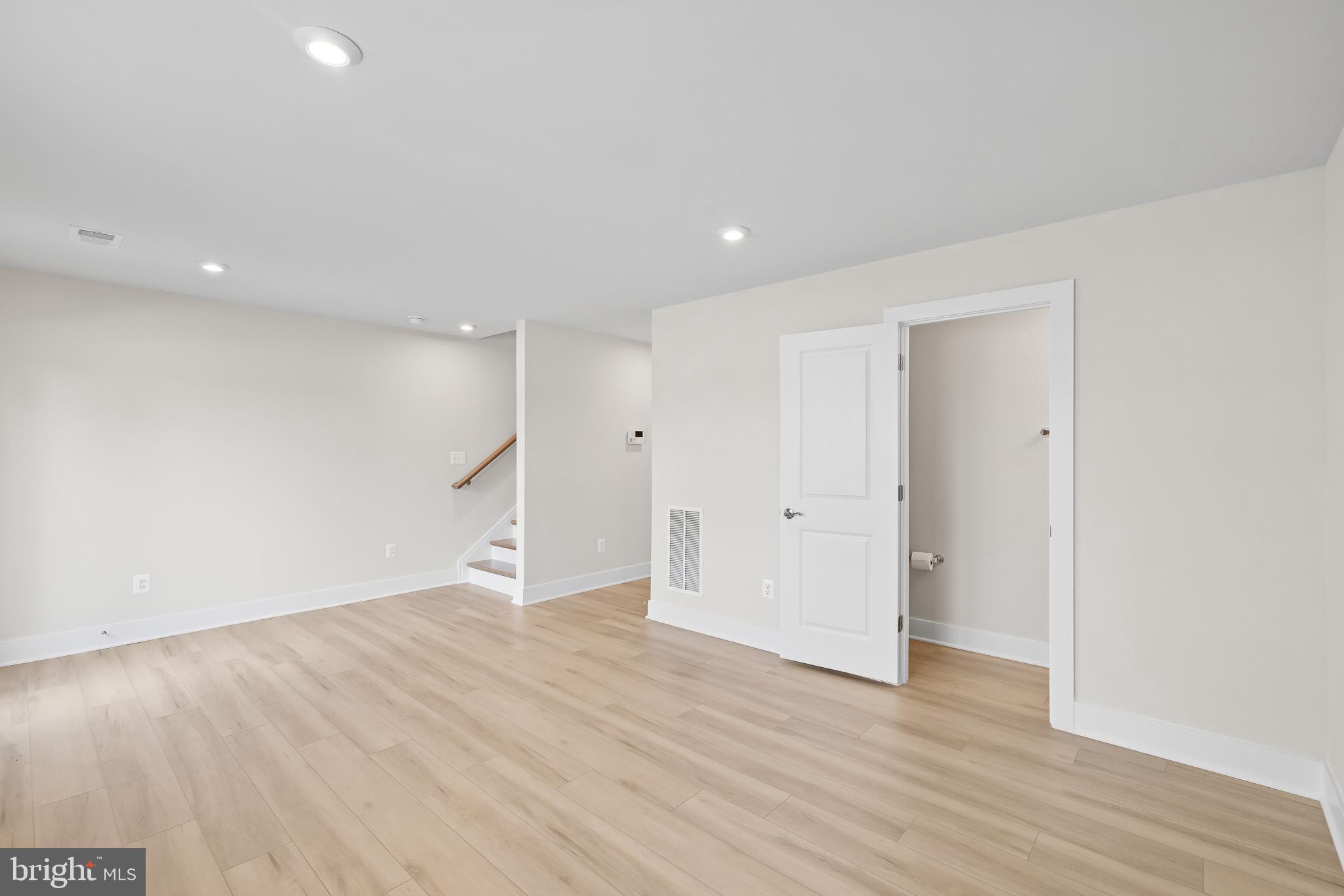 INNOVATION TOWN CENTER - Residential Lease