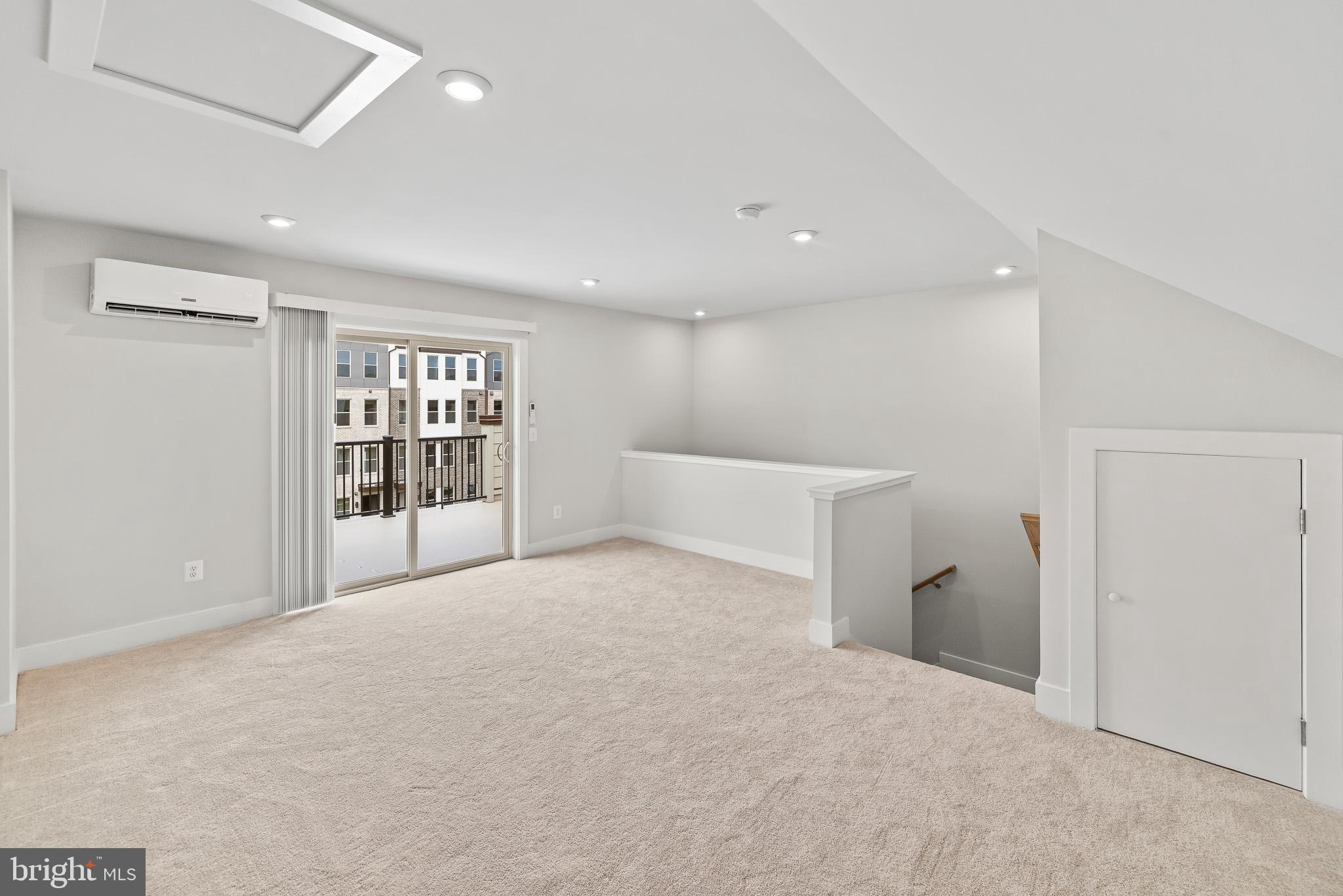 INNOVATION TOWN CENTER - Residential Lease