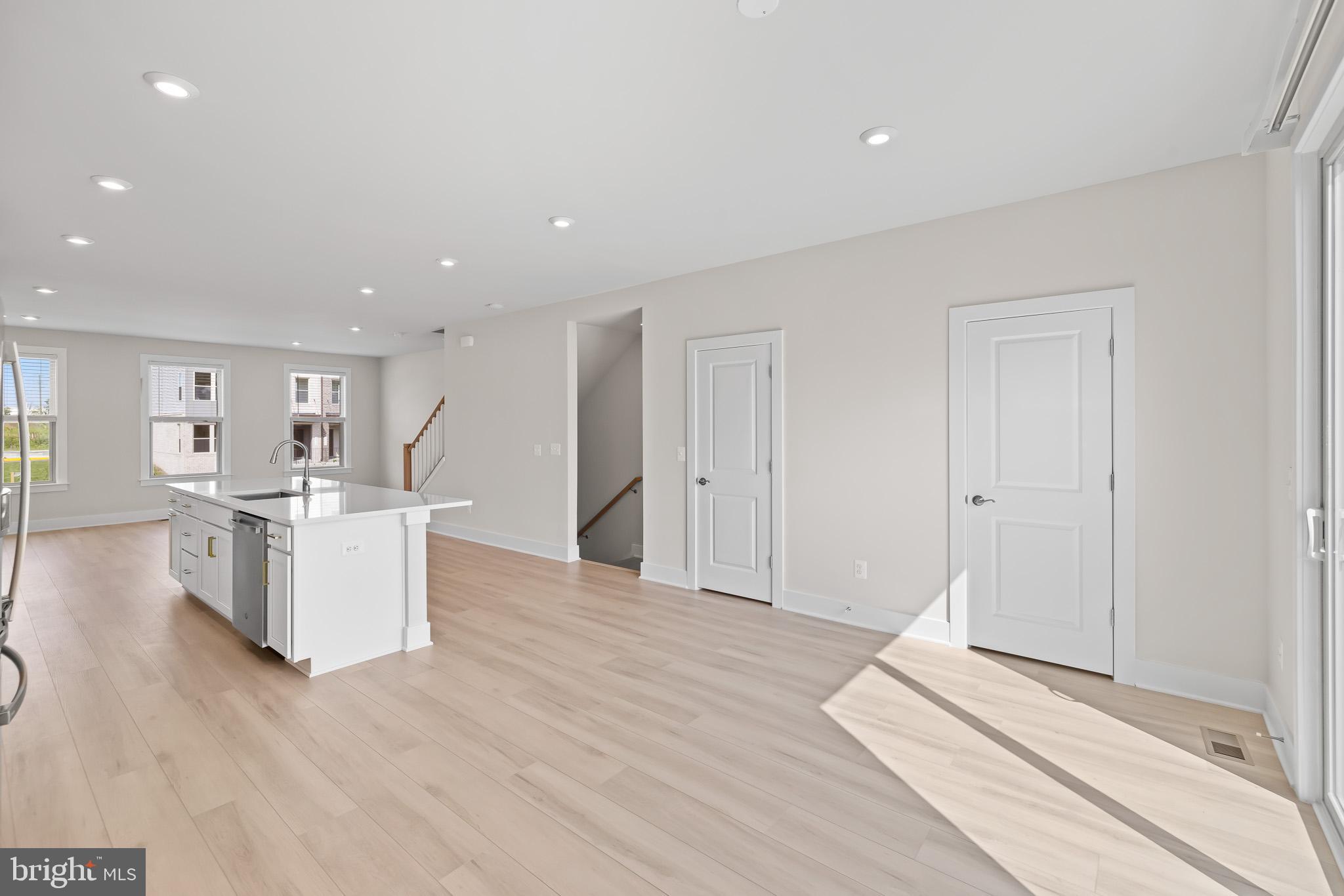 INNOVATION TOWN CENTER - Residential Lease