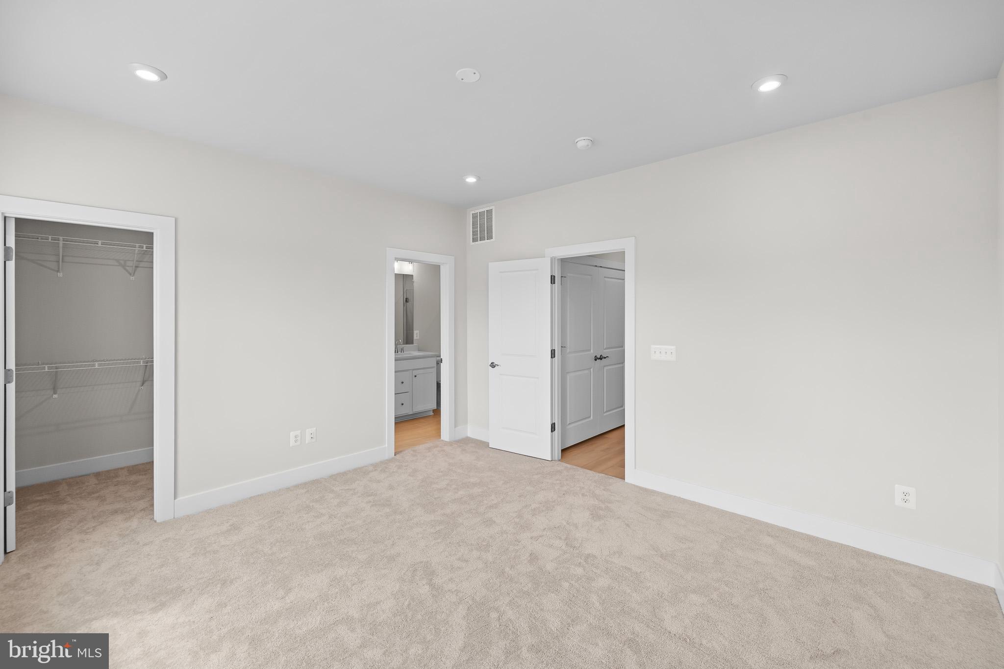 INNOVATION TOWN CENTER - Residential Lease