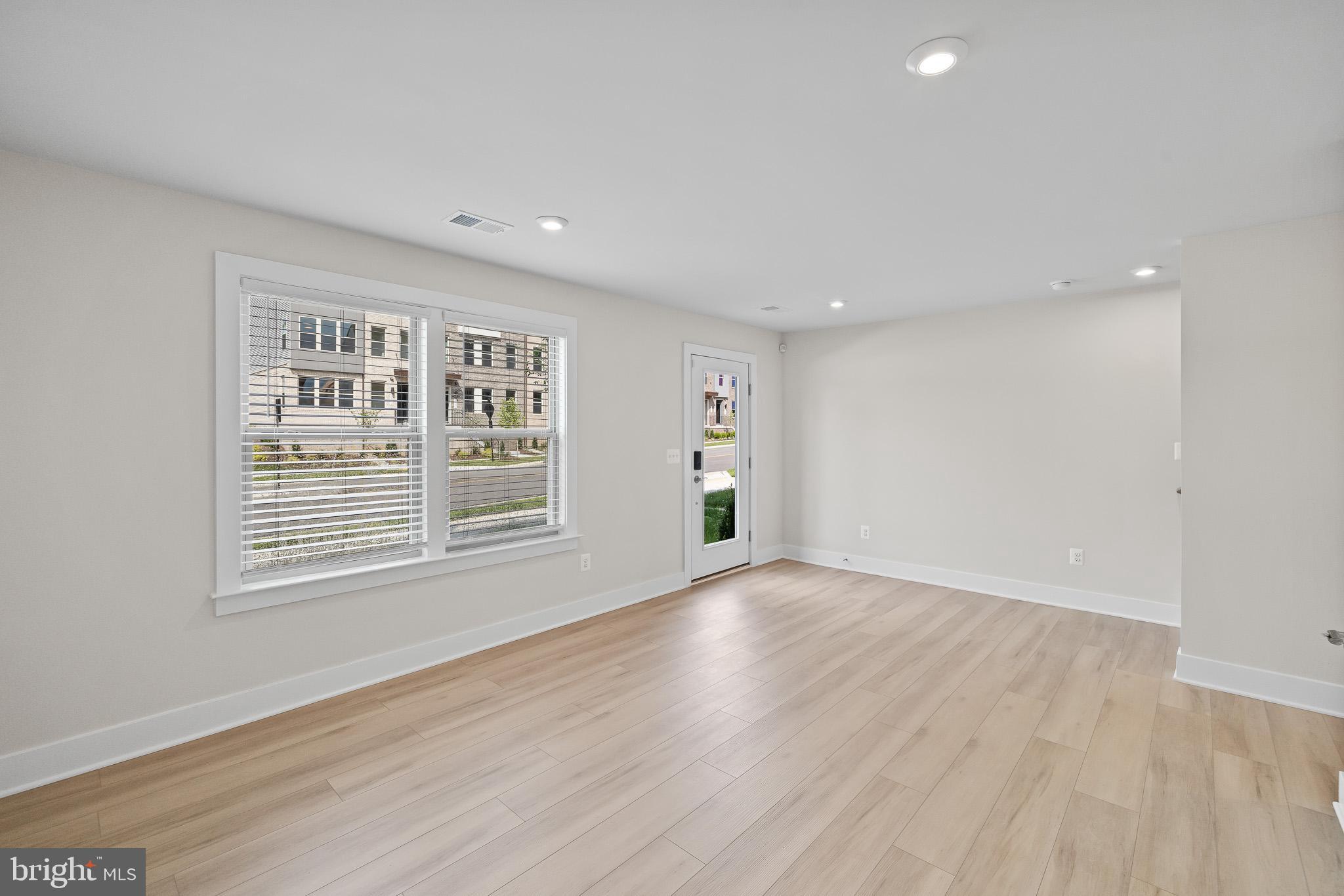 INNOVATION TOWN CENTER - Residential Lease