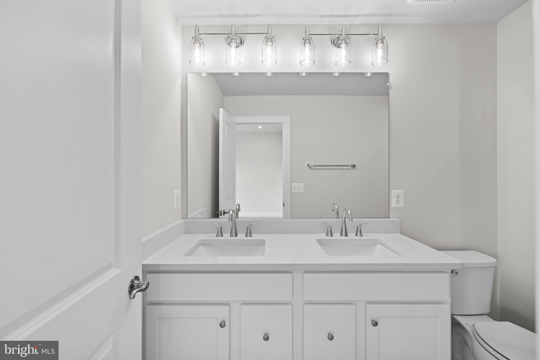 INNOVATION TOWN CENTER - Residential Lease