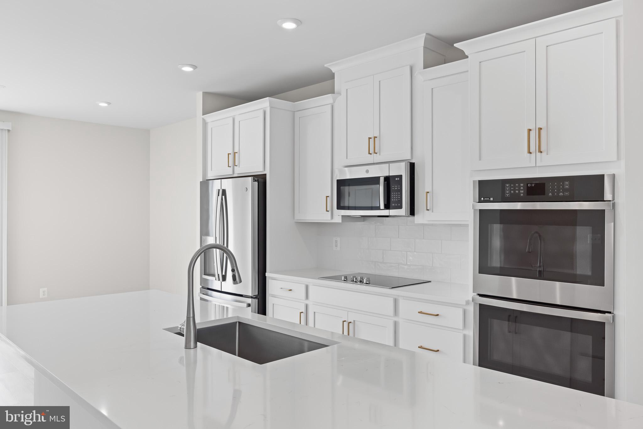 INNOVATION TOWN CENTER - Residential Lease