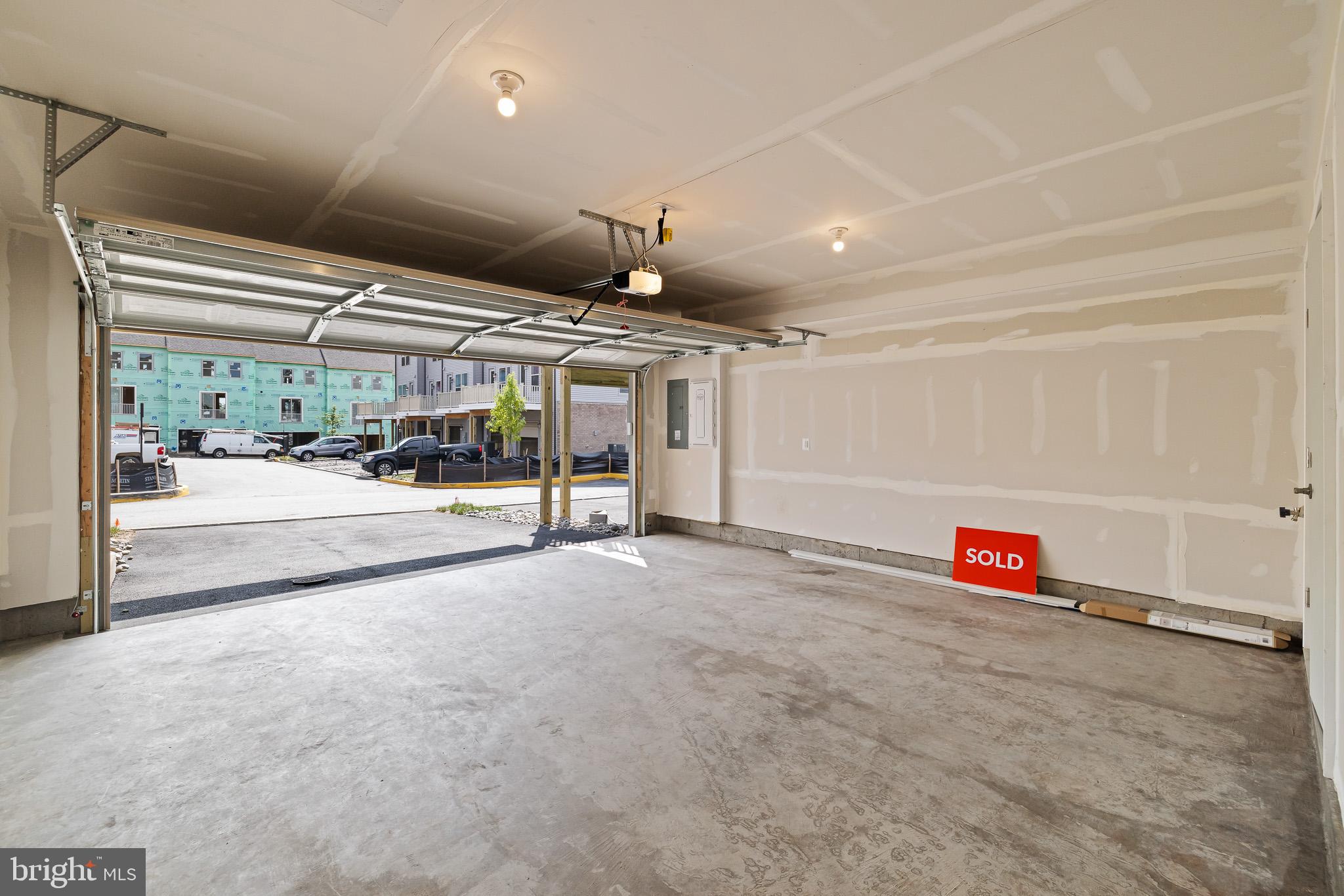 INNOVATION TOWN CENTER - Residential Lease