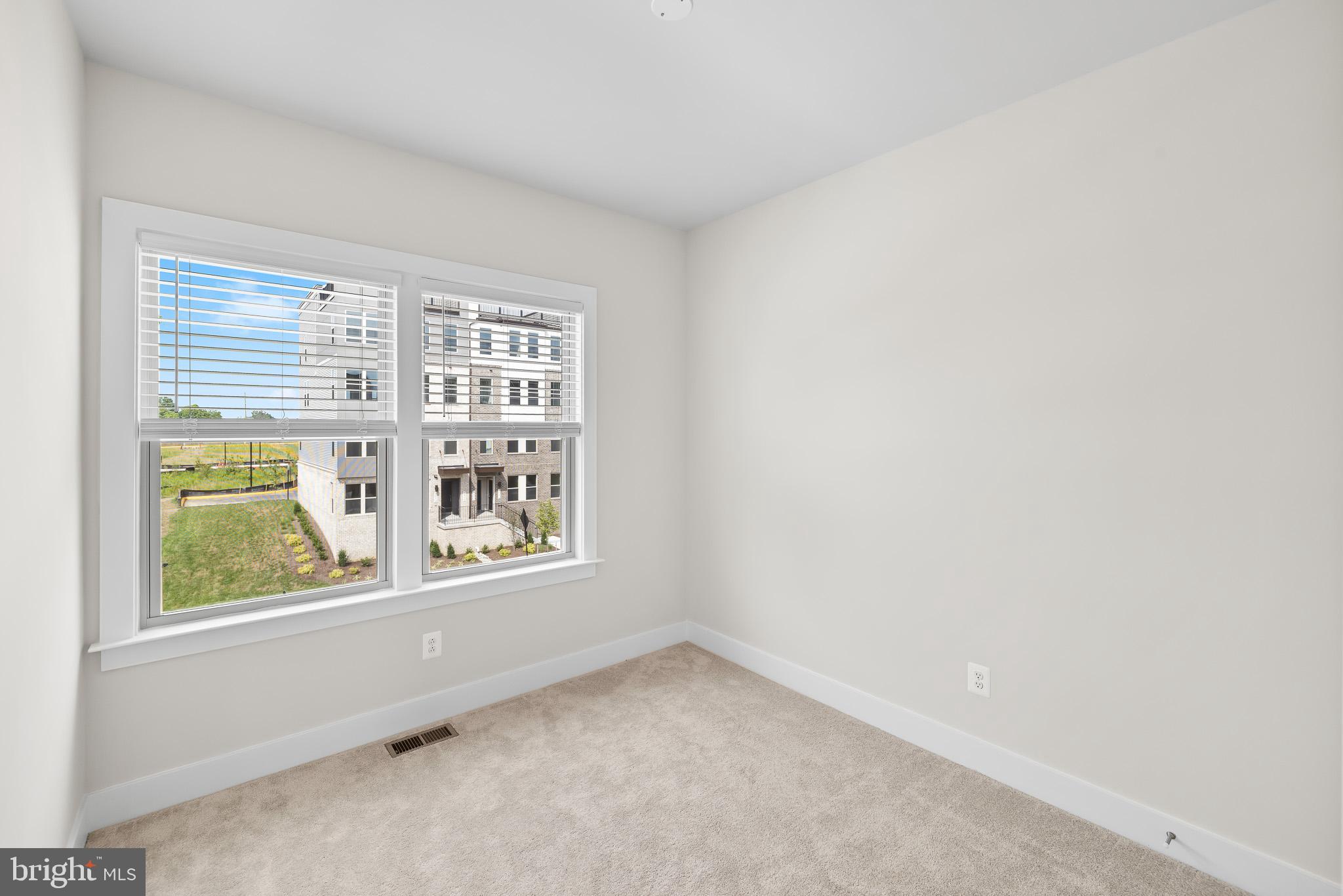 INNOVATION TOWN CENTER - Residential Lease