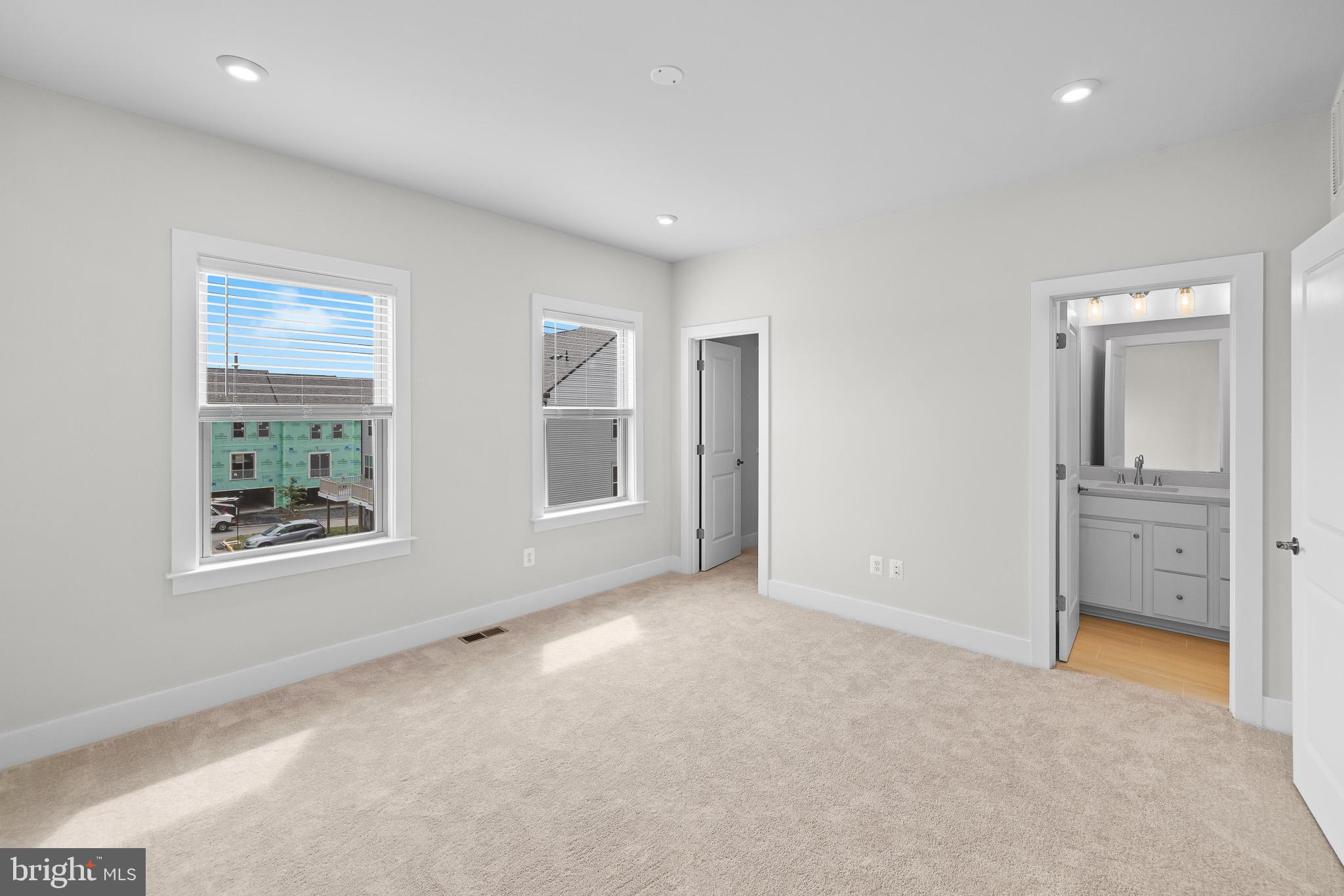 INNOVATION TOWN CENTER - Residential Lease