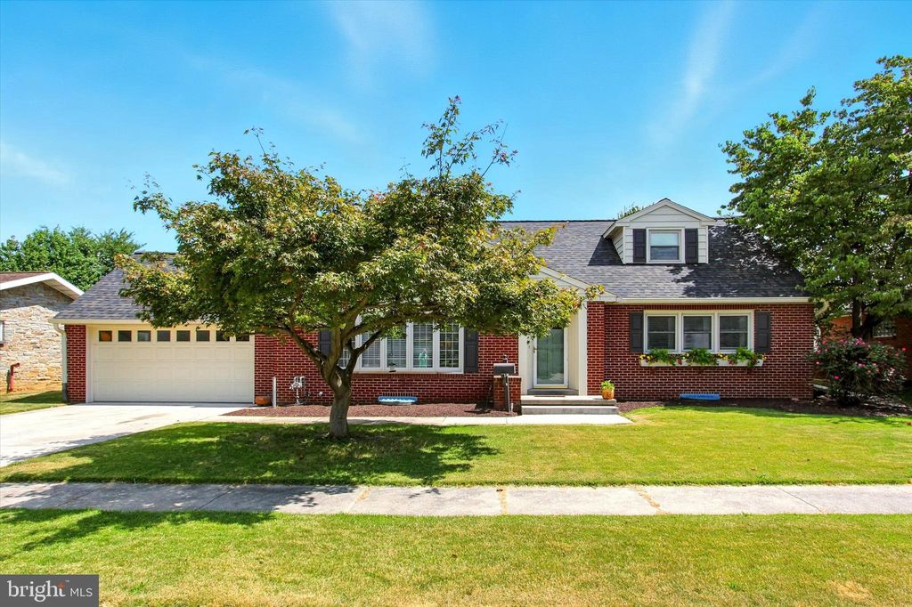 Photo of 213 Charles Street, HANOVER, PA 17331 (MLS # PAYK2088982)