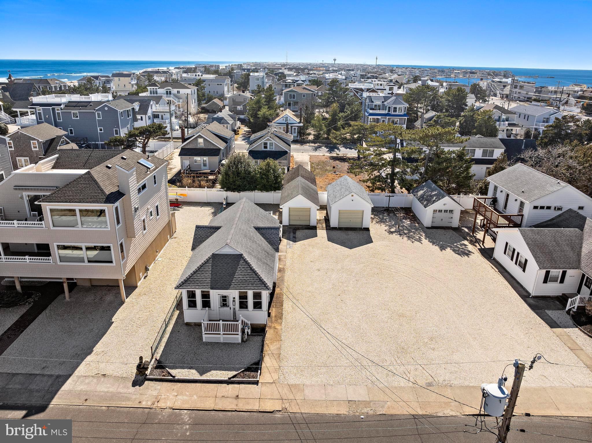 16 E PAULDING AVENUE