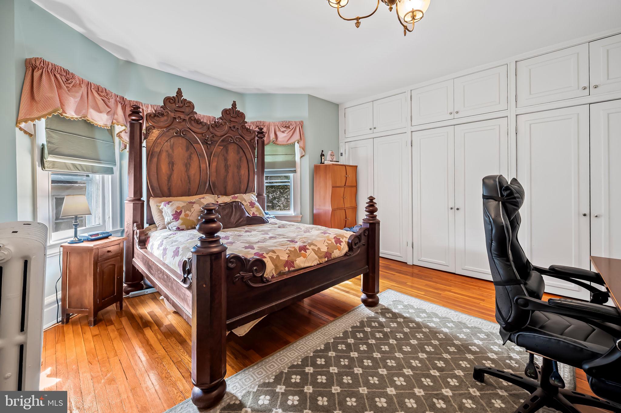 ROLAND PARK - Residential