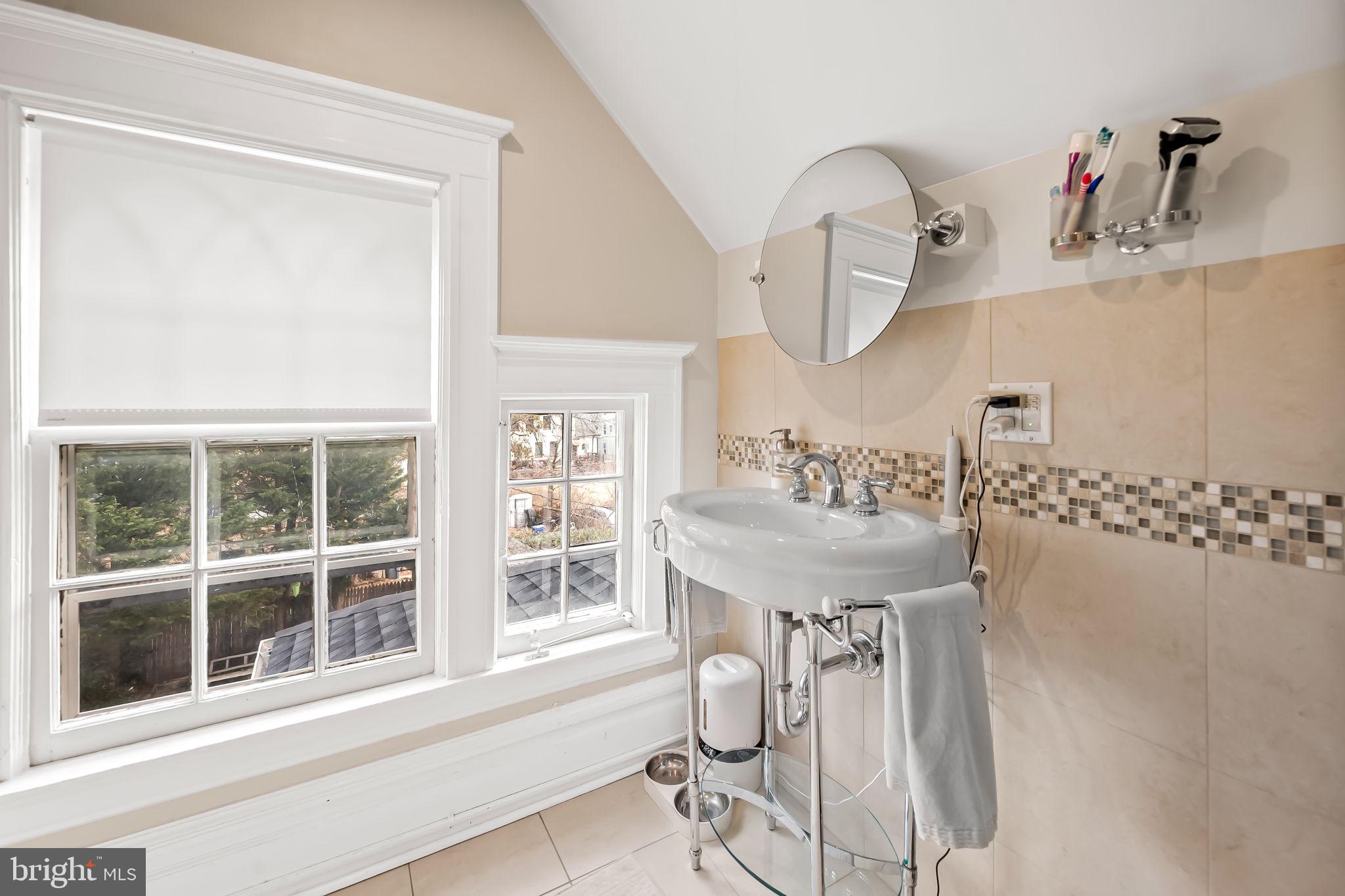 ROLAND PARK - Residential