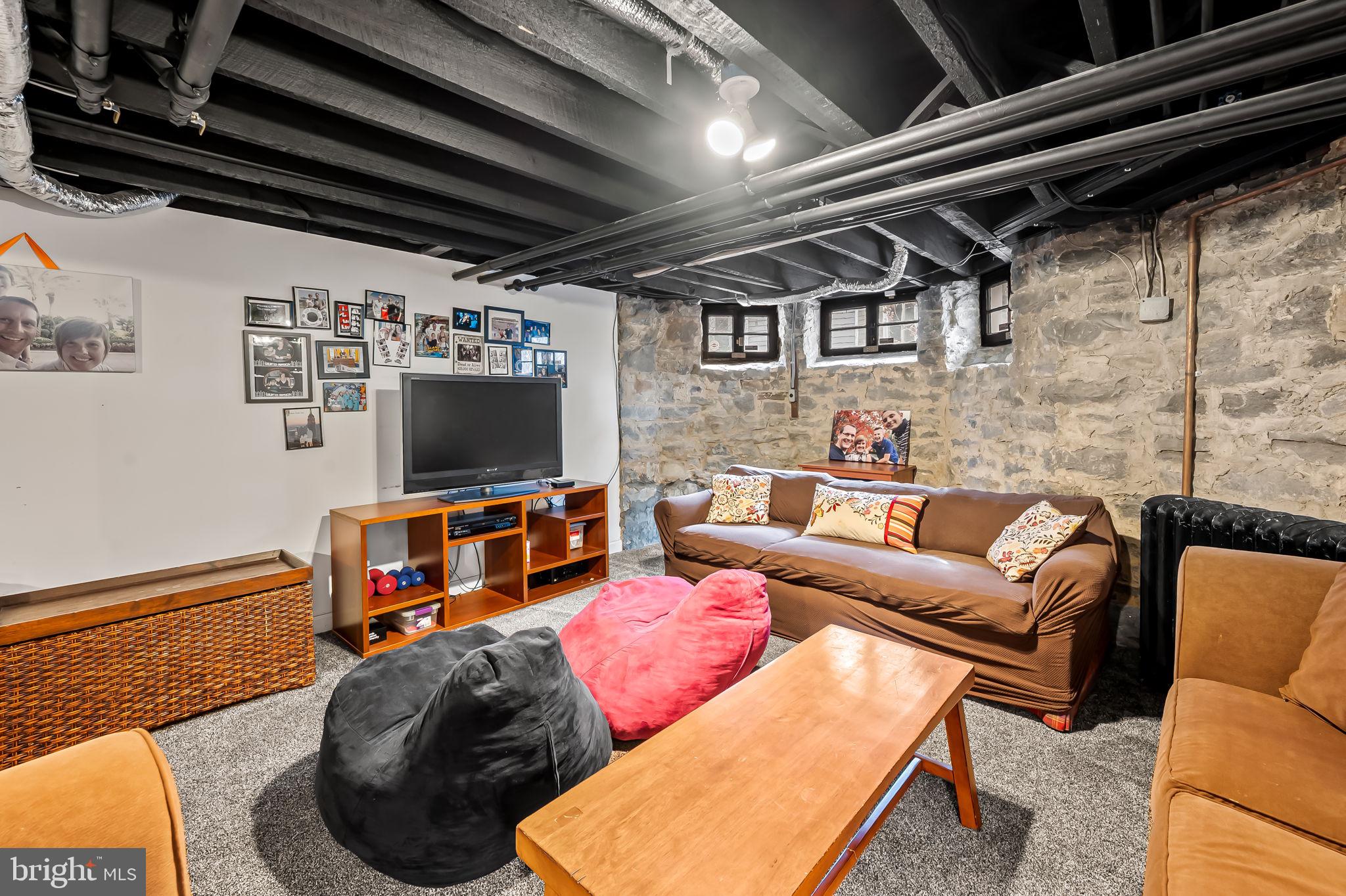 ROLAND PARK - Residential