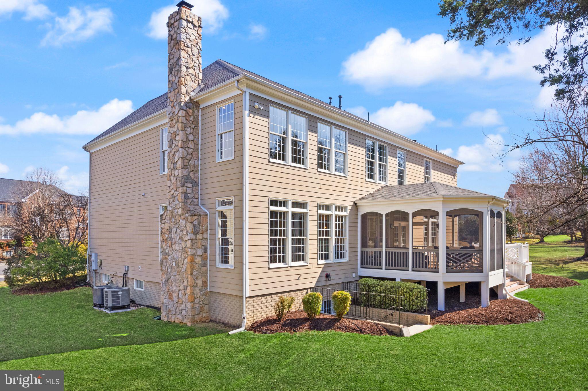 LANSDOWNE ON THE POTOMAC - Residential