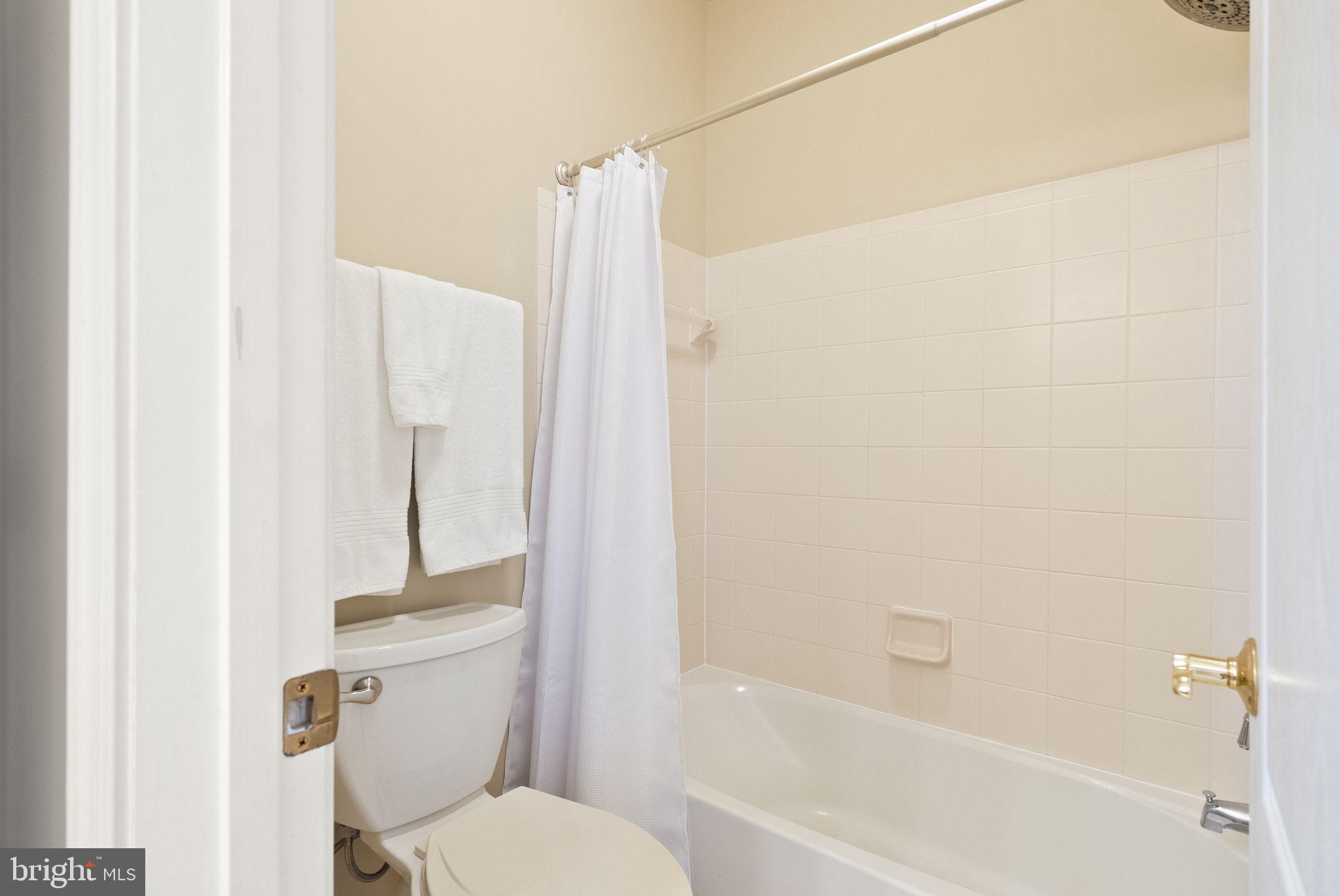 LANSDOWNE ON THE POTOMAC - Residential