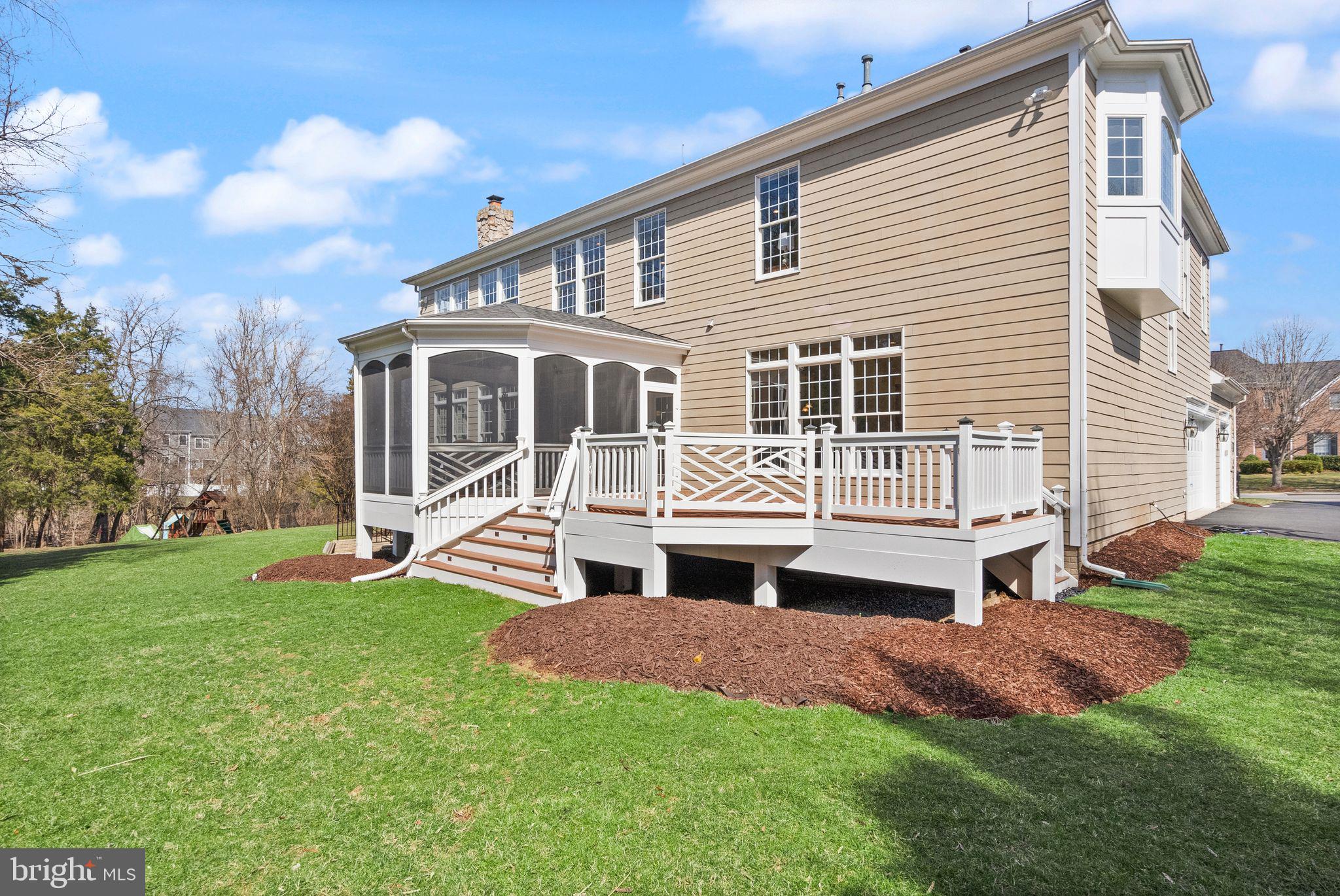 LANSDOWNE ON THE POTOMAC - Residential