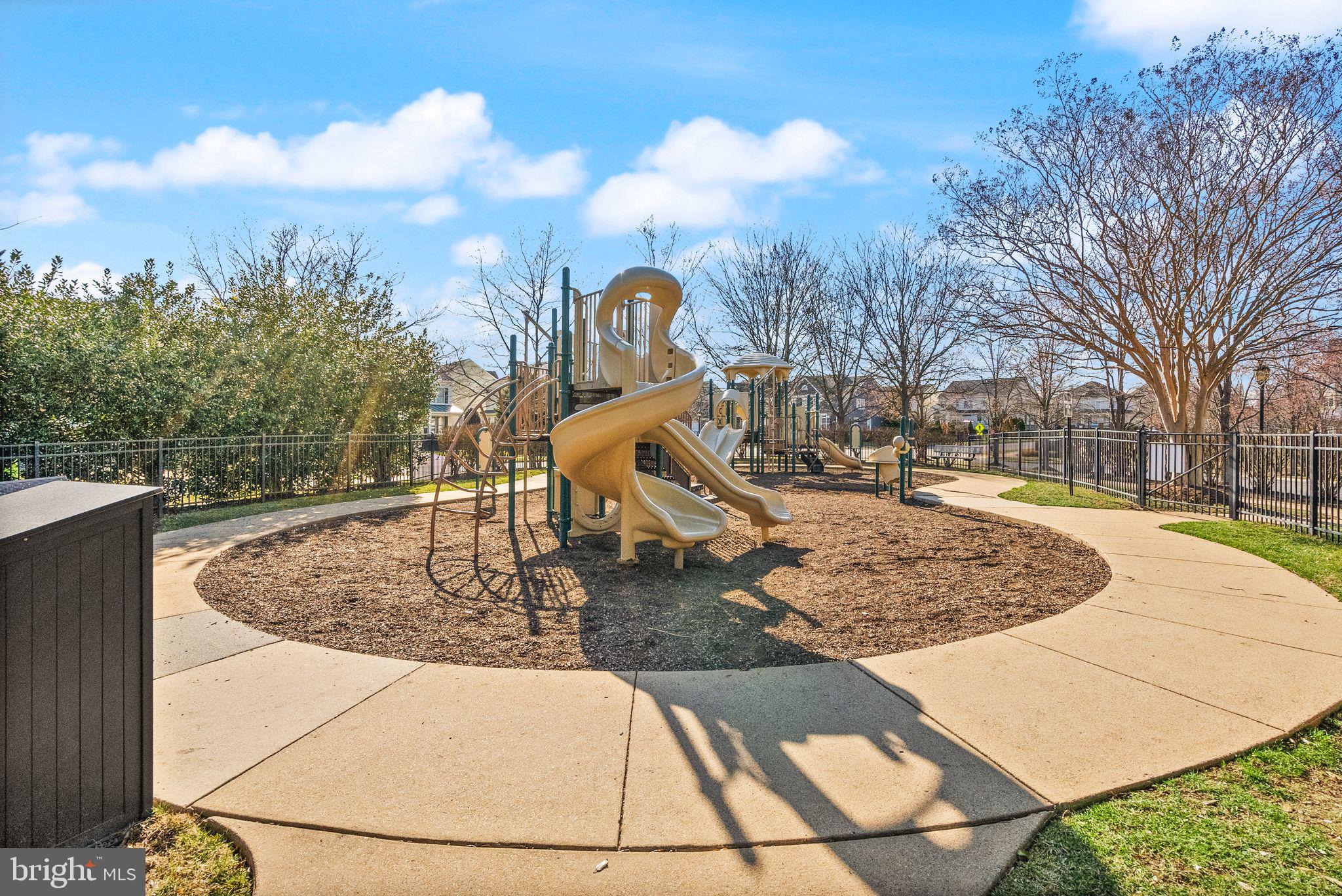 LANSDOWNE ON THE POTOMAC - Residential