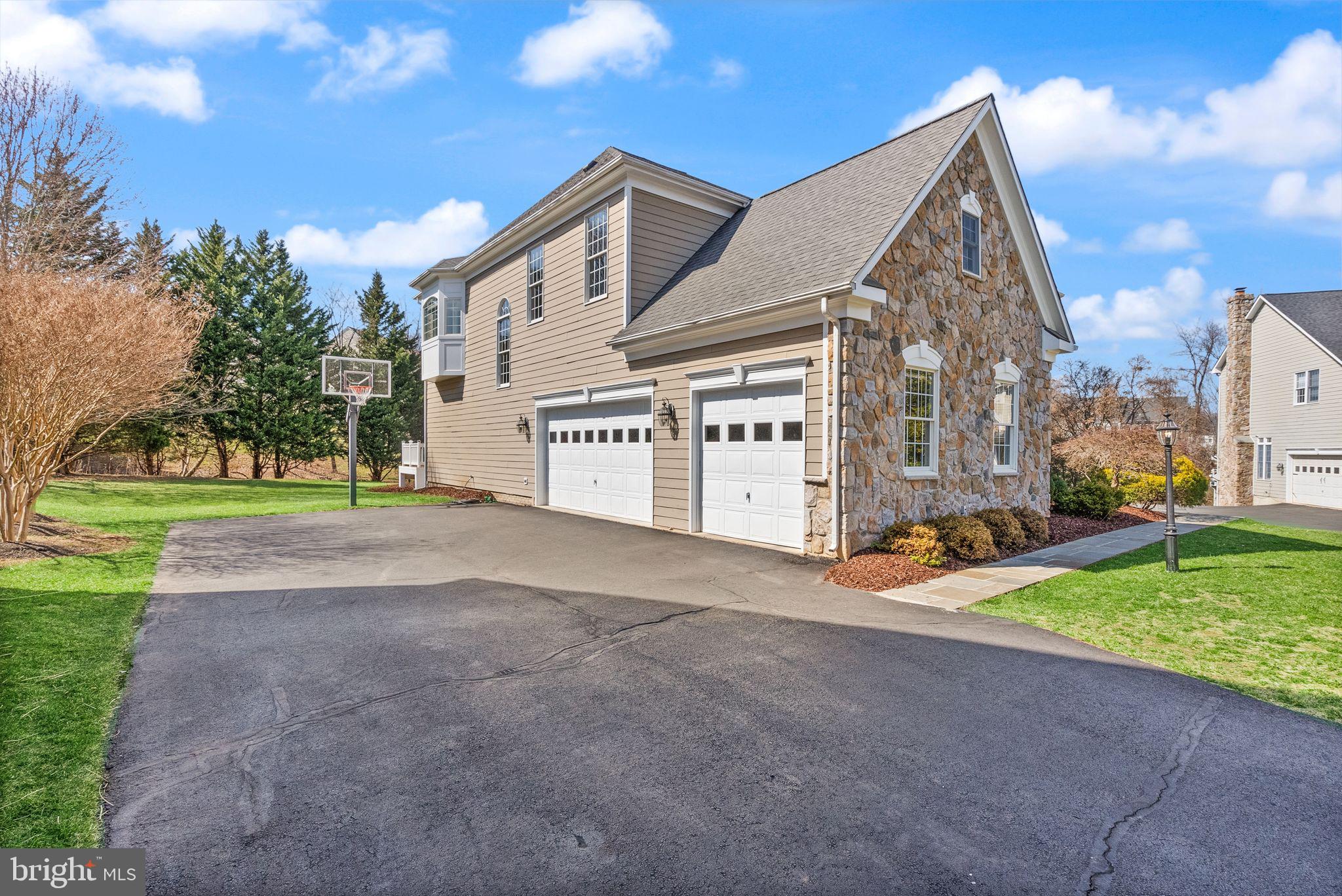 LANSDOWNE ON THE POTOMAC - Residential
