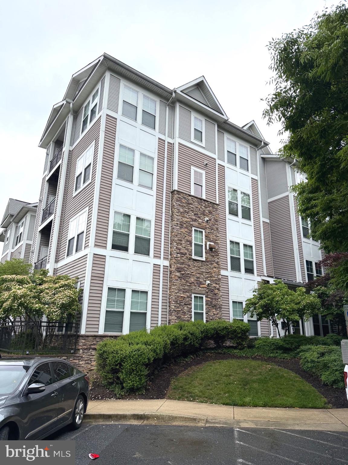 THE ADDISON AT ST PAUL - Residential