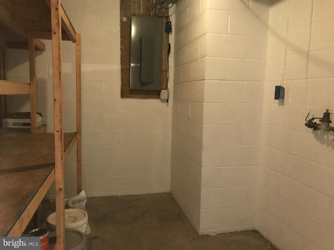 COLONIAL HILLS - Residential Lease
