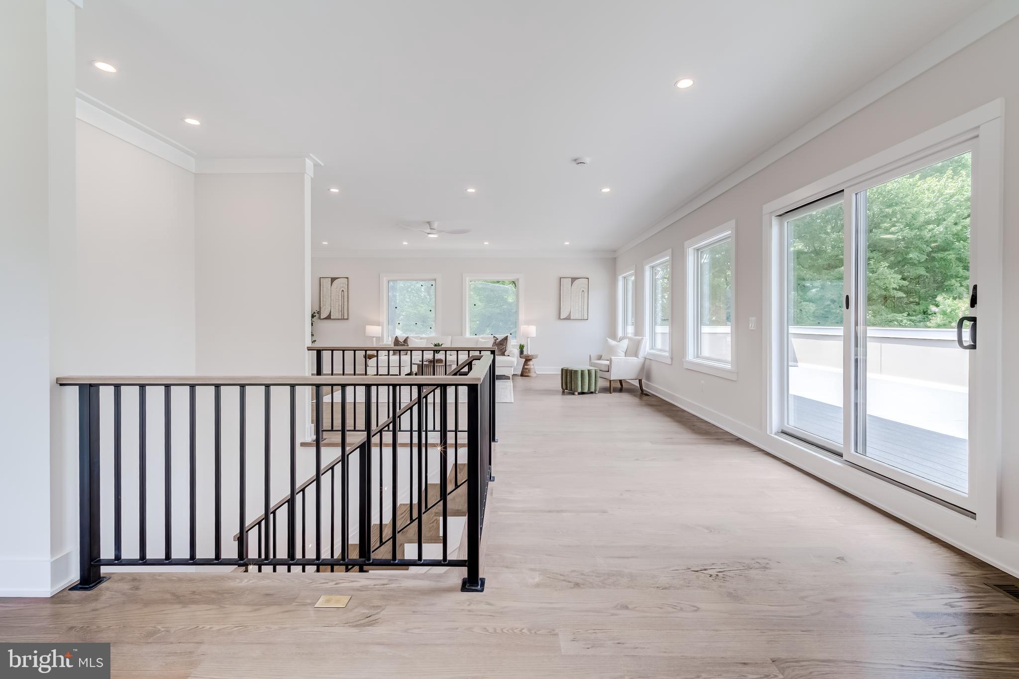 VIENNA WOODS - Residential