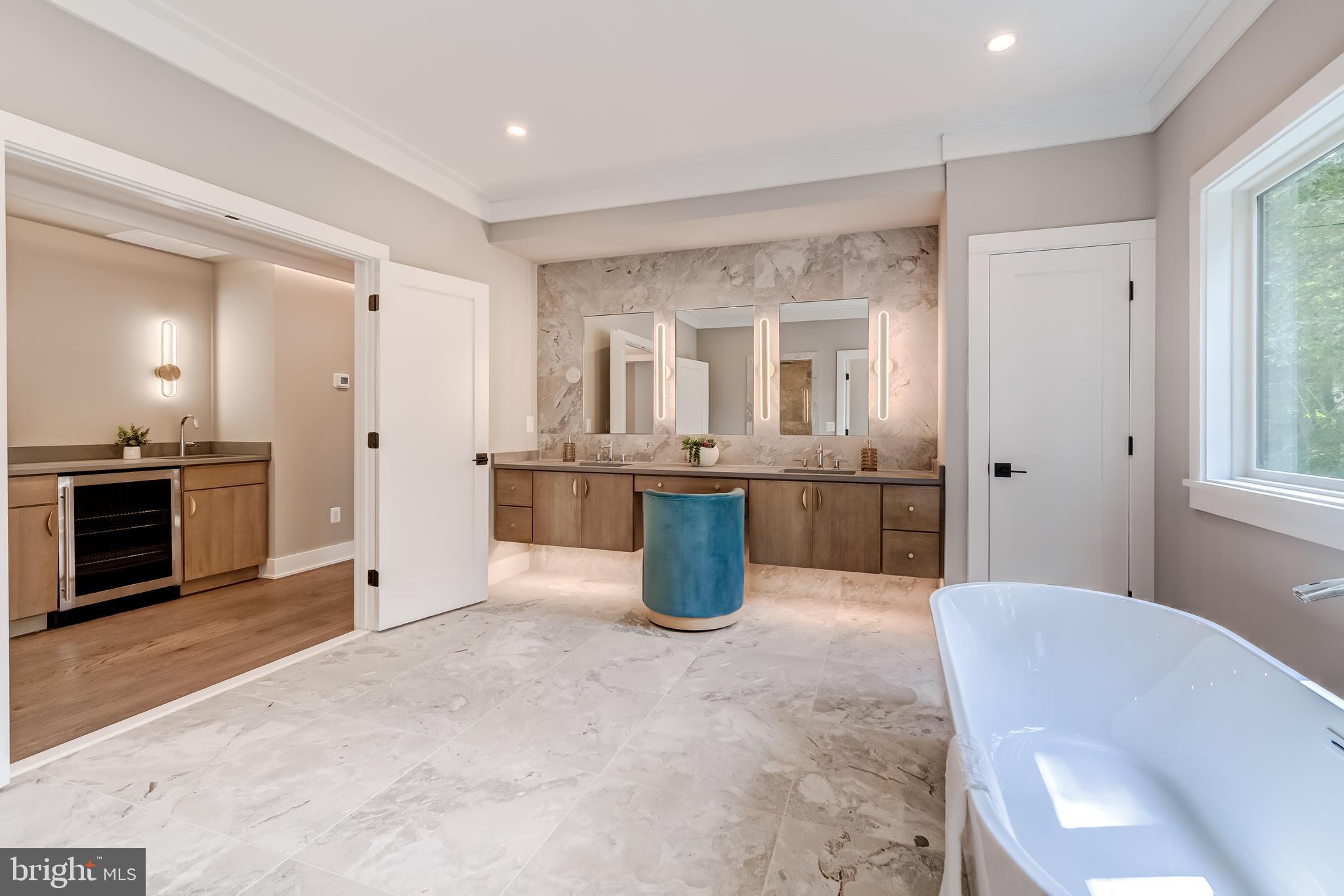 VIENNA WOODS - Residential