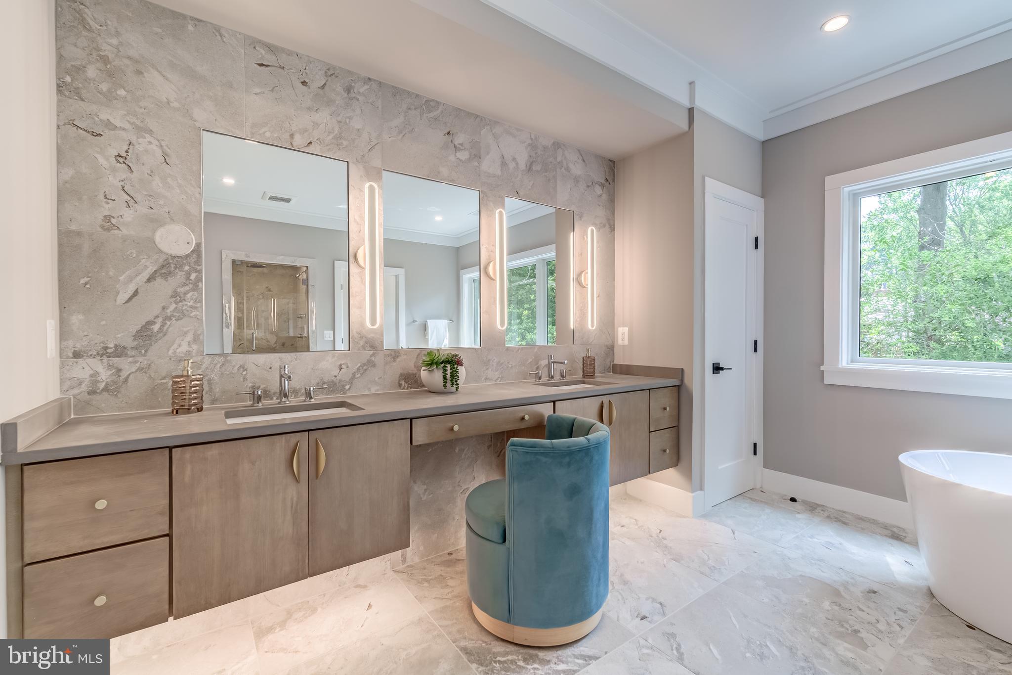 VIENNA WOODS - Residential