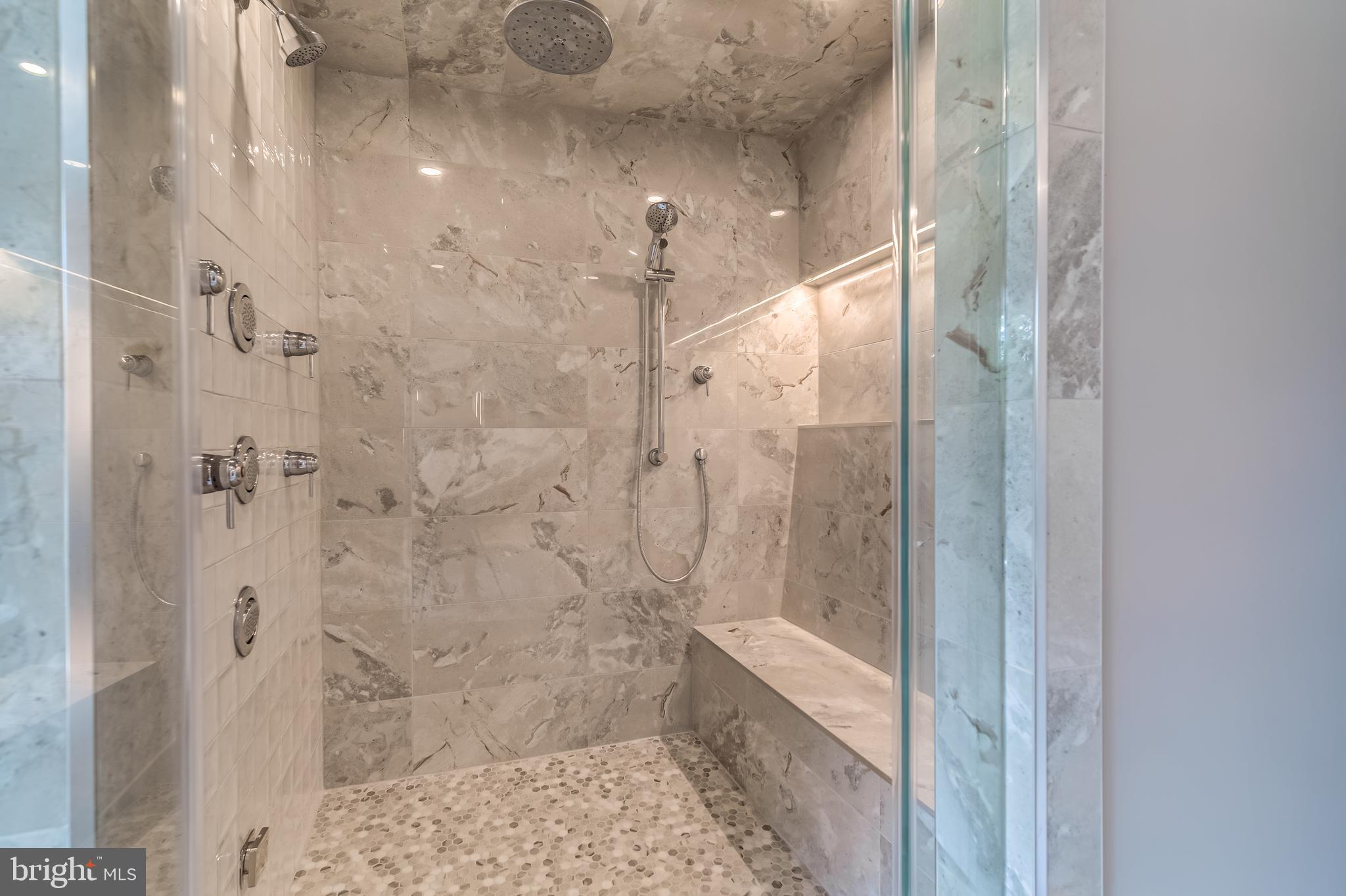 VIENNA WOODS - Residential