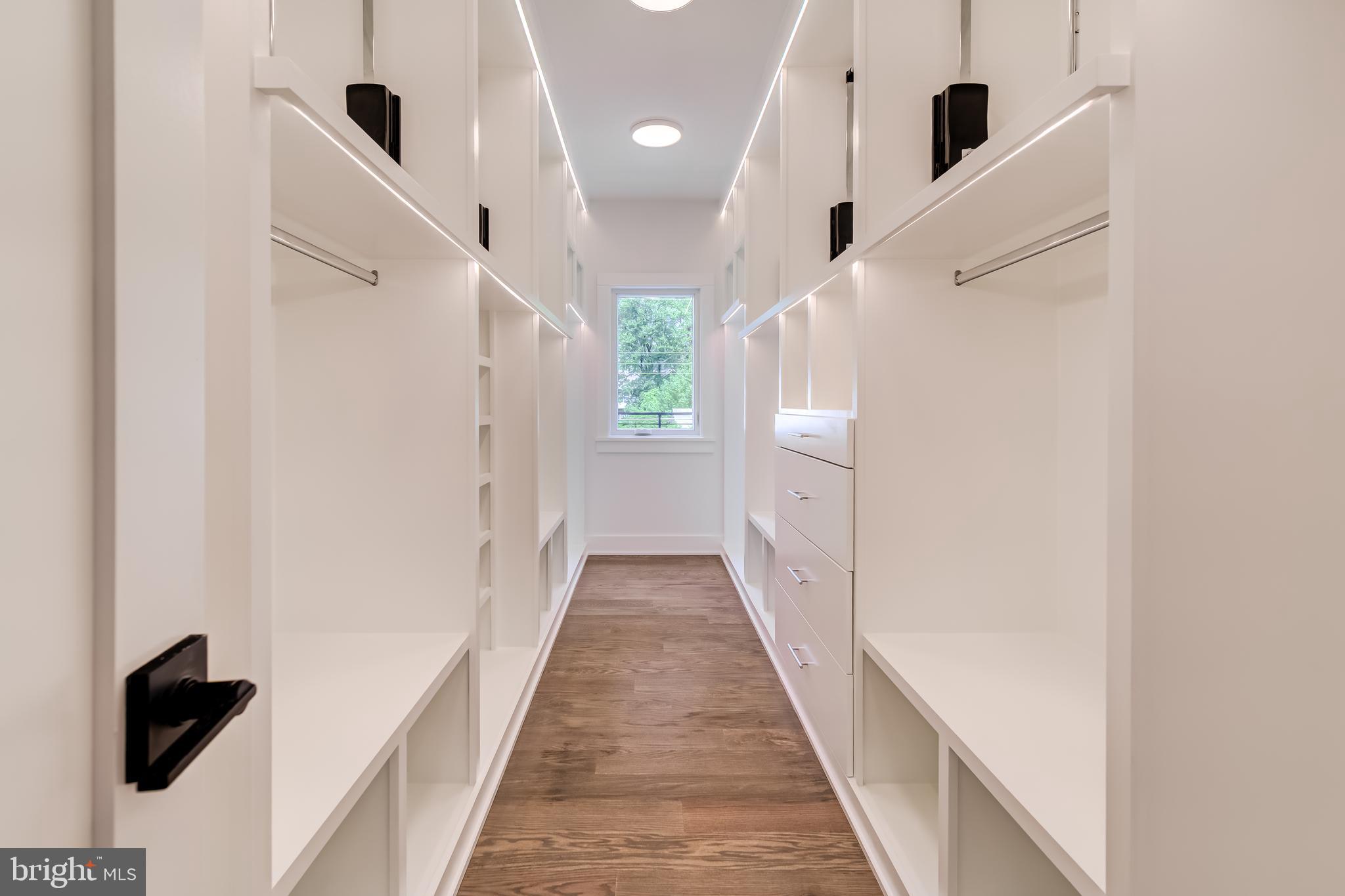 VIENNA WOODS - Residential