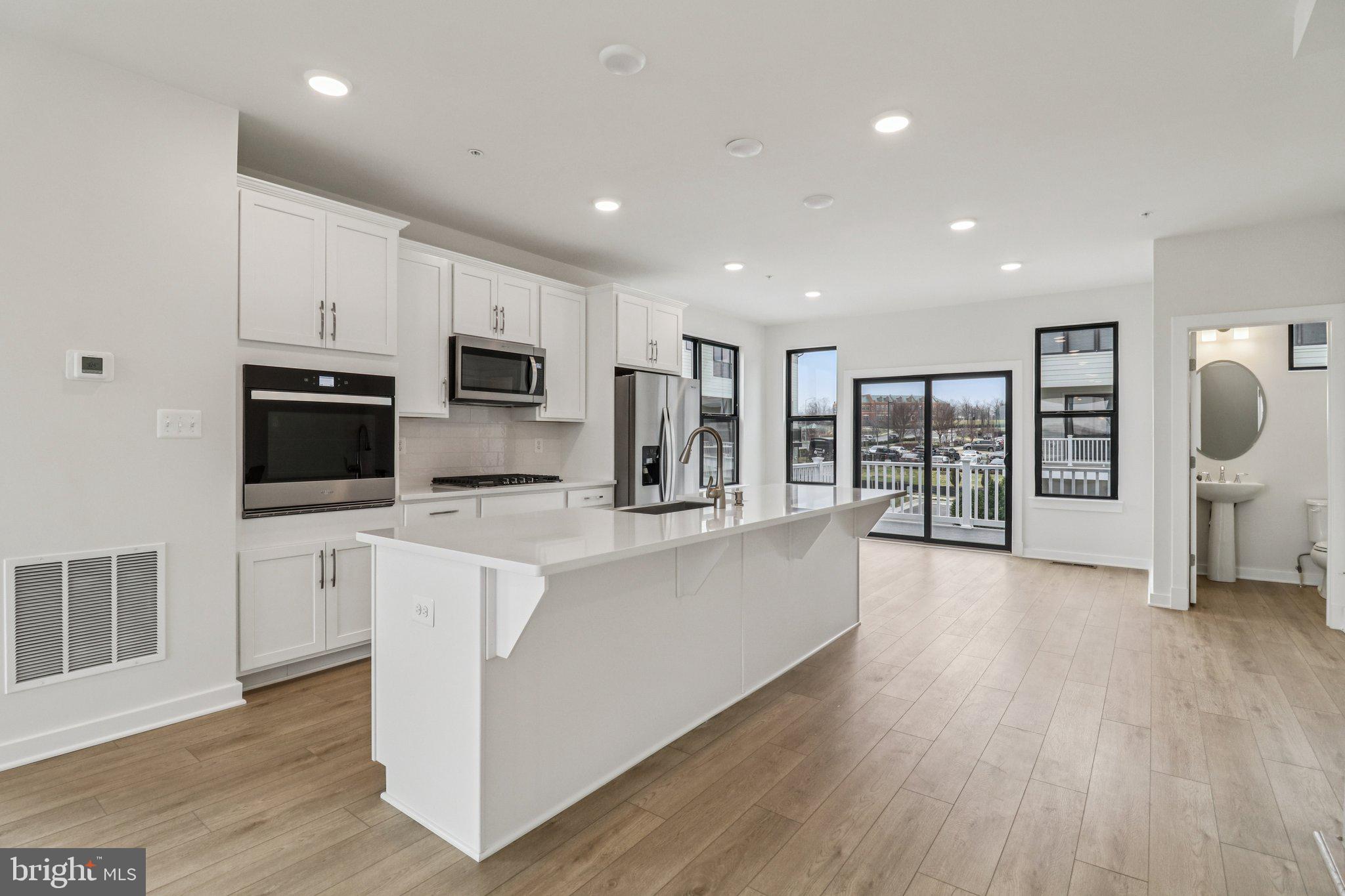 5008 HENRY KING WAY 16F