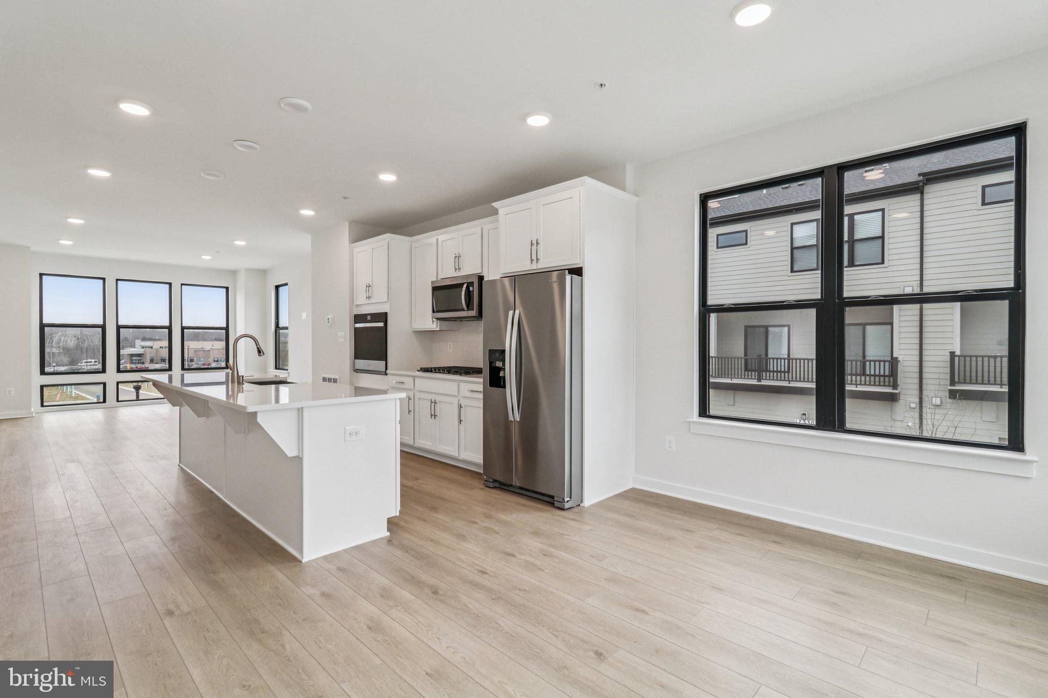 5008 HENRY KING WAY 16F