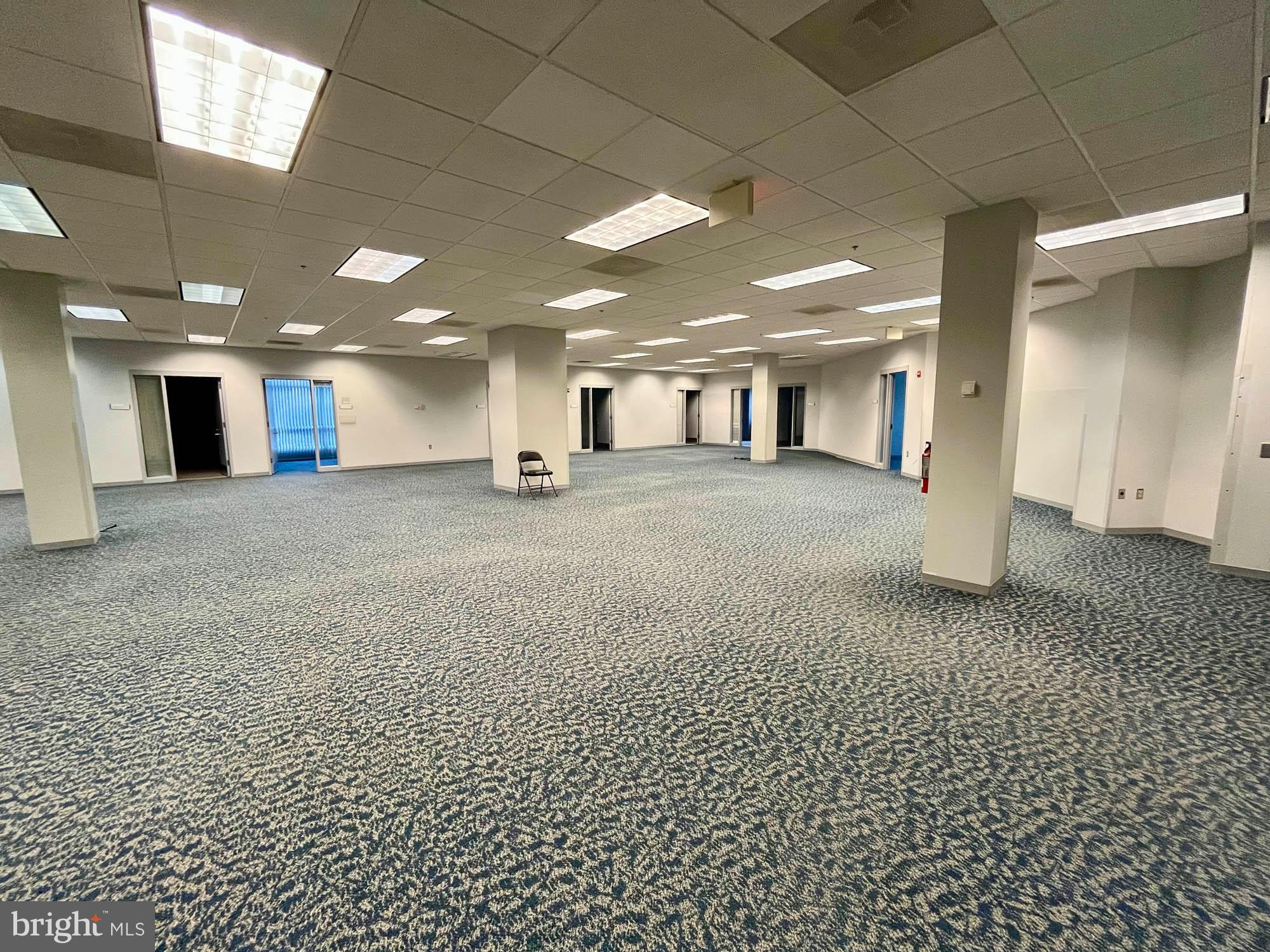 HOLABIRD - Commercial Sale