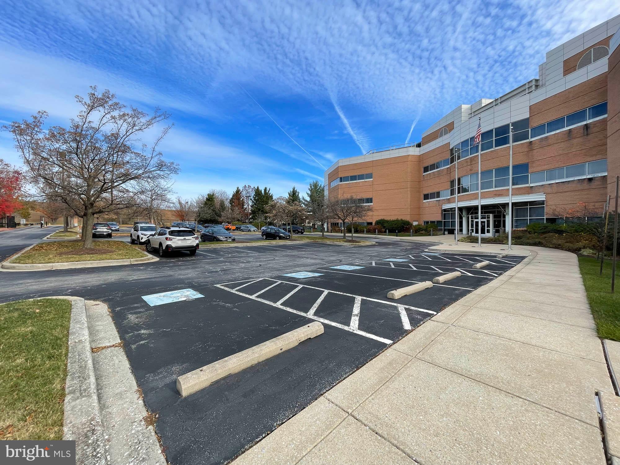 HOLABIRD - Commercial Sale
